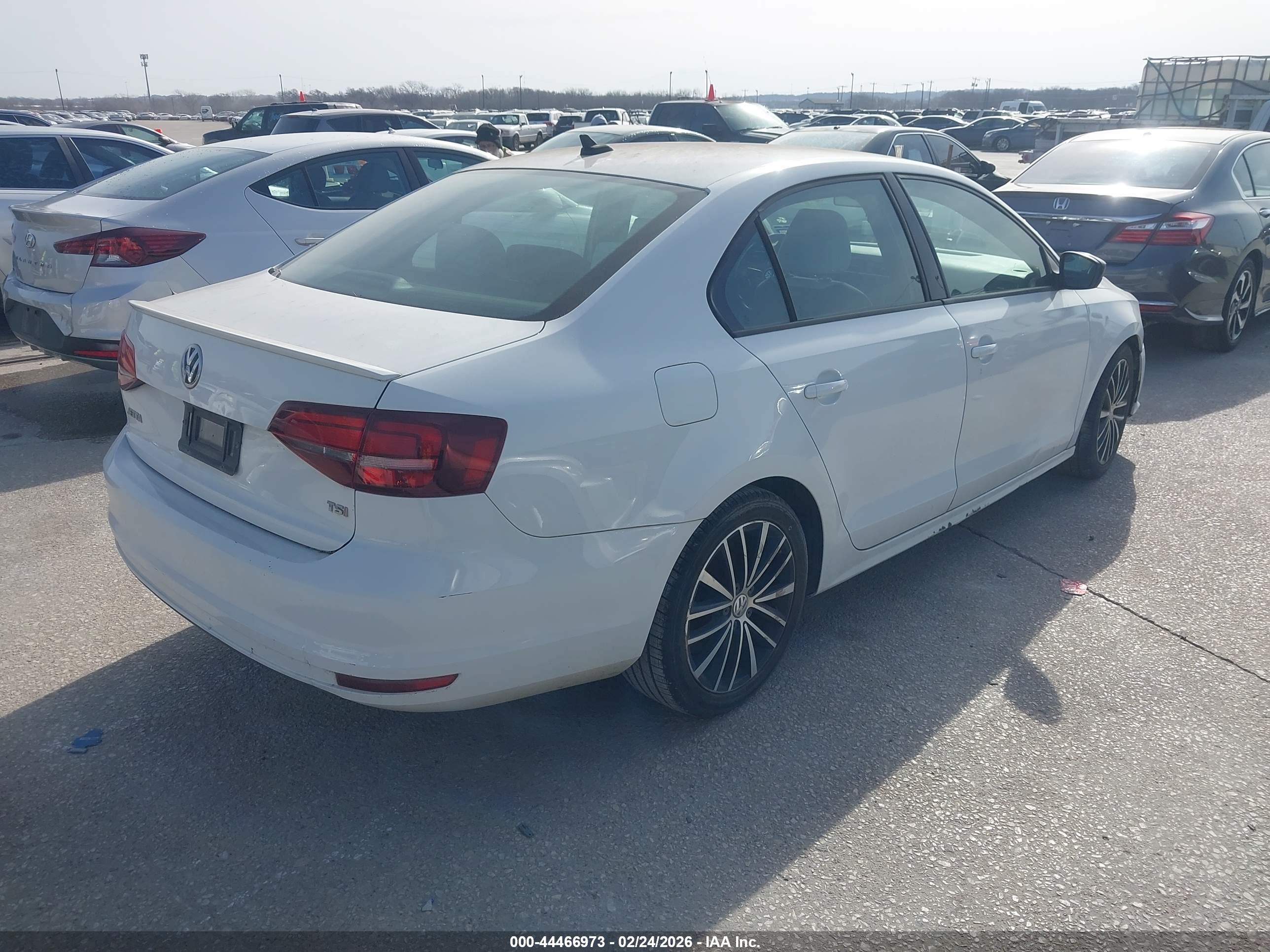 VOLKSWAGEN JETTA image 4