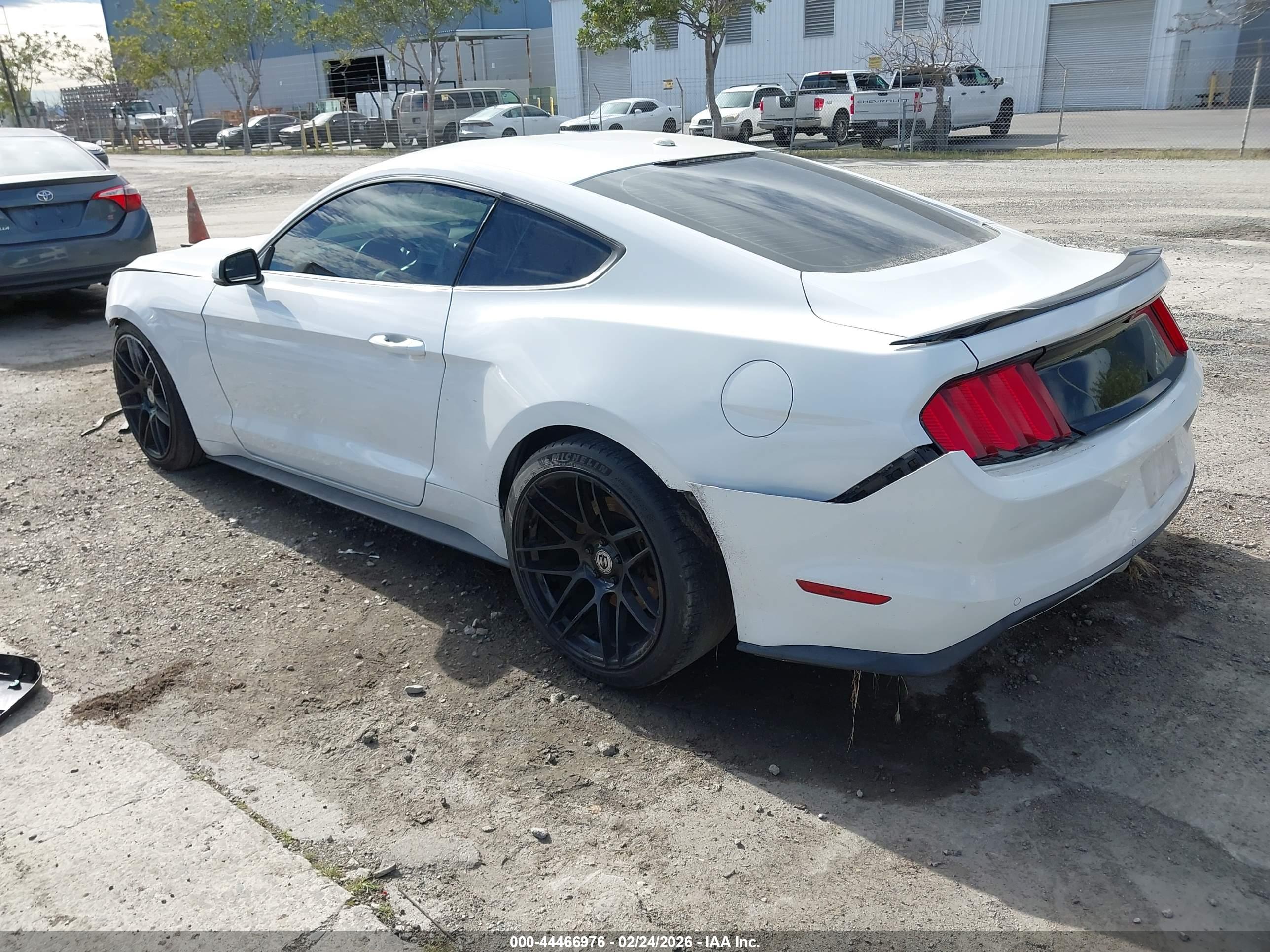 FORD MUSTANG image 3