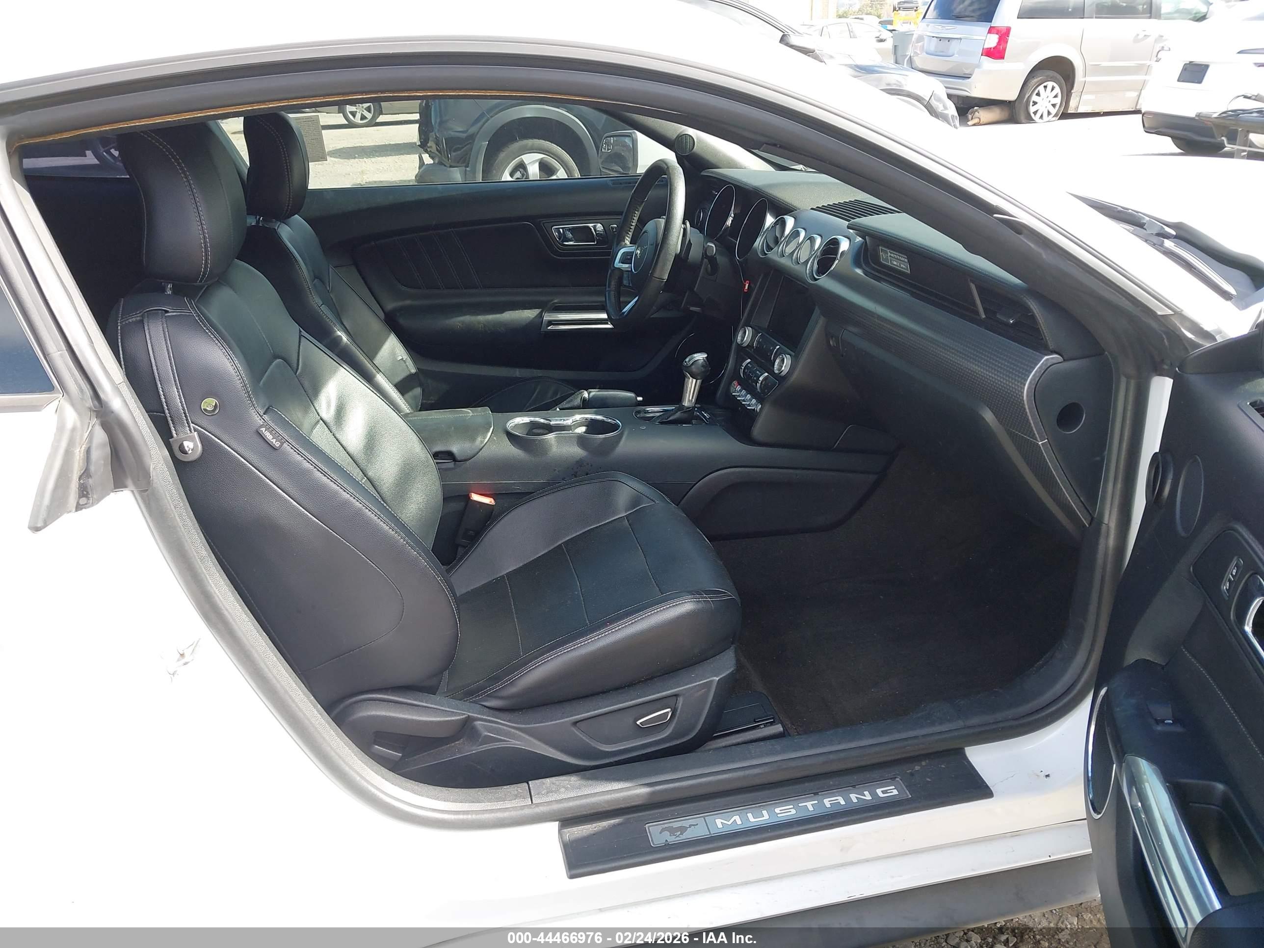 FORD MUSTANG image 5