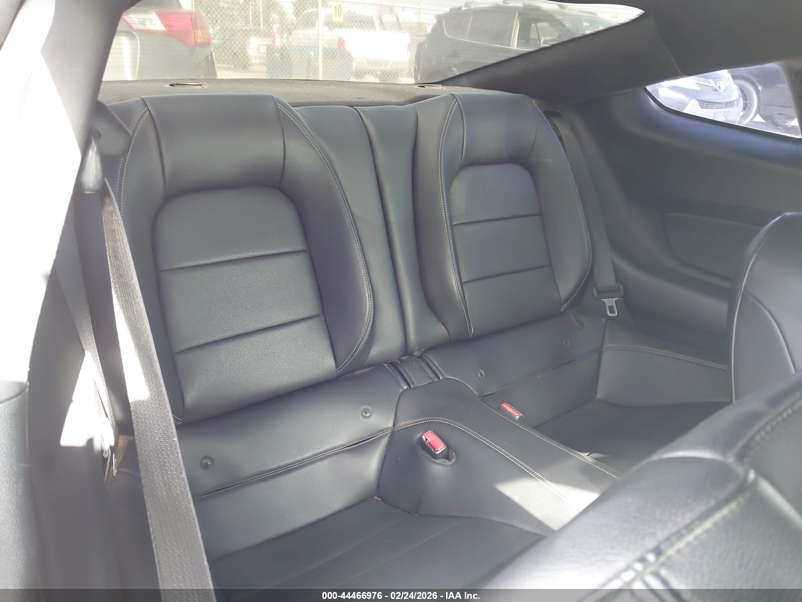 FORD MUSTANG image 8