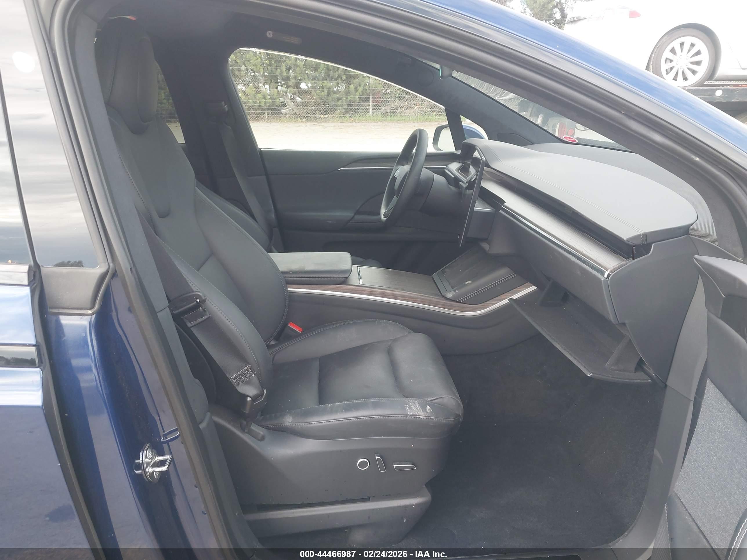 TESLA MODEL image 5