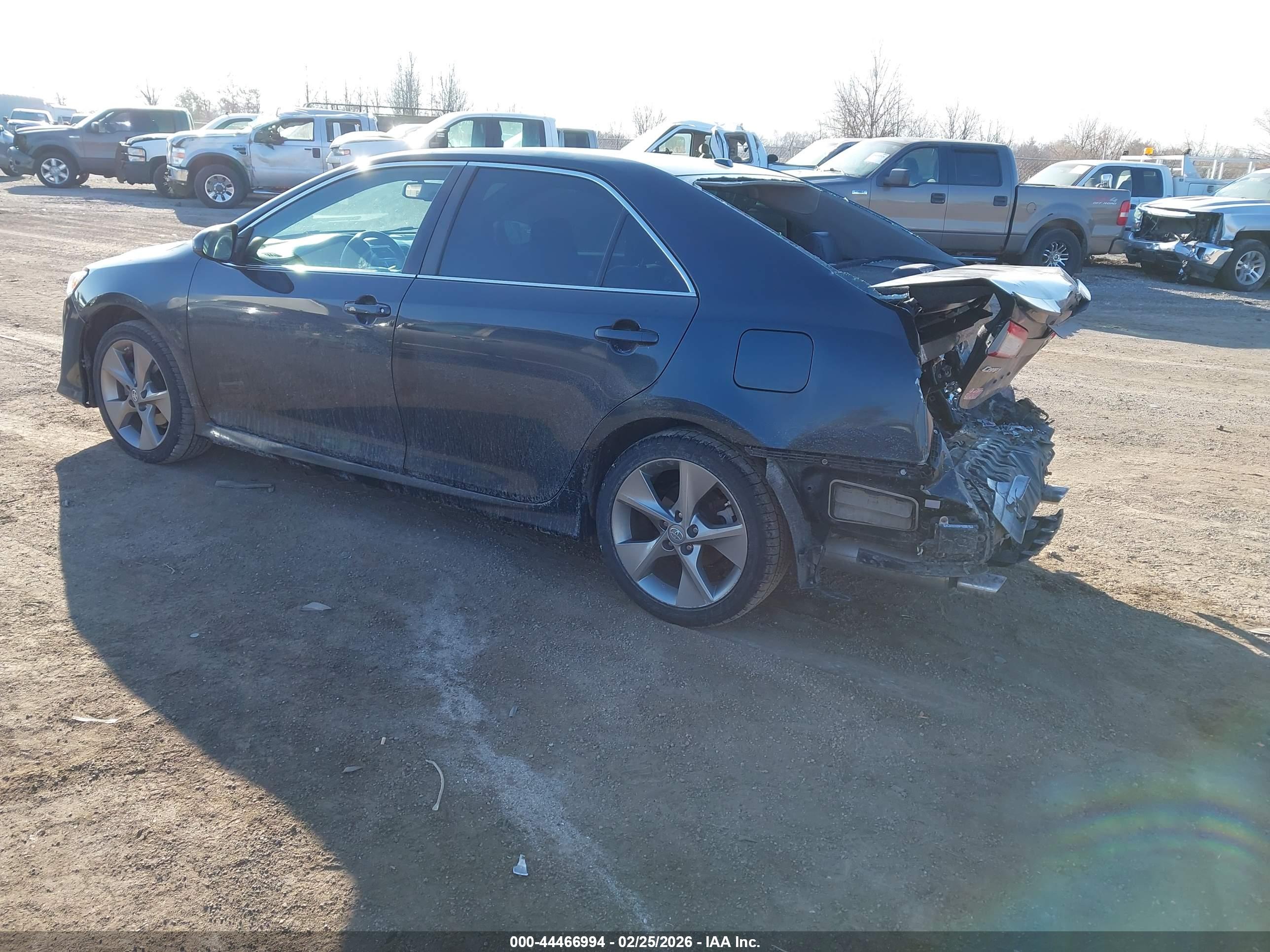 TOYOTA CAMRY image 3