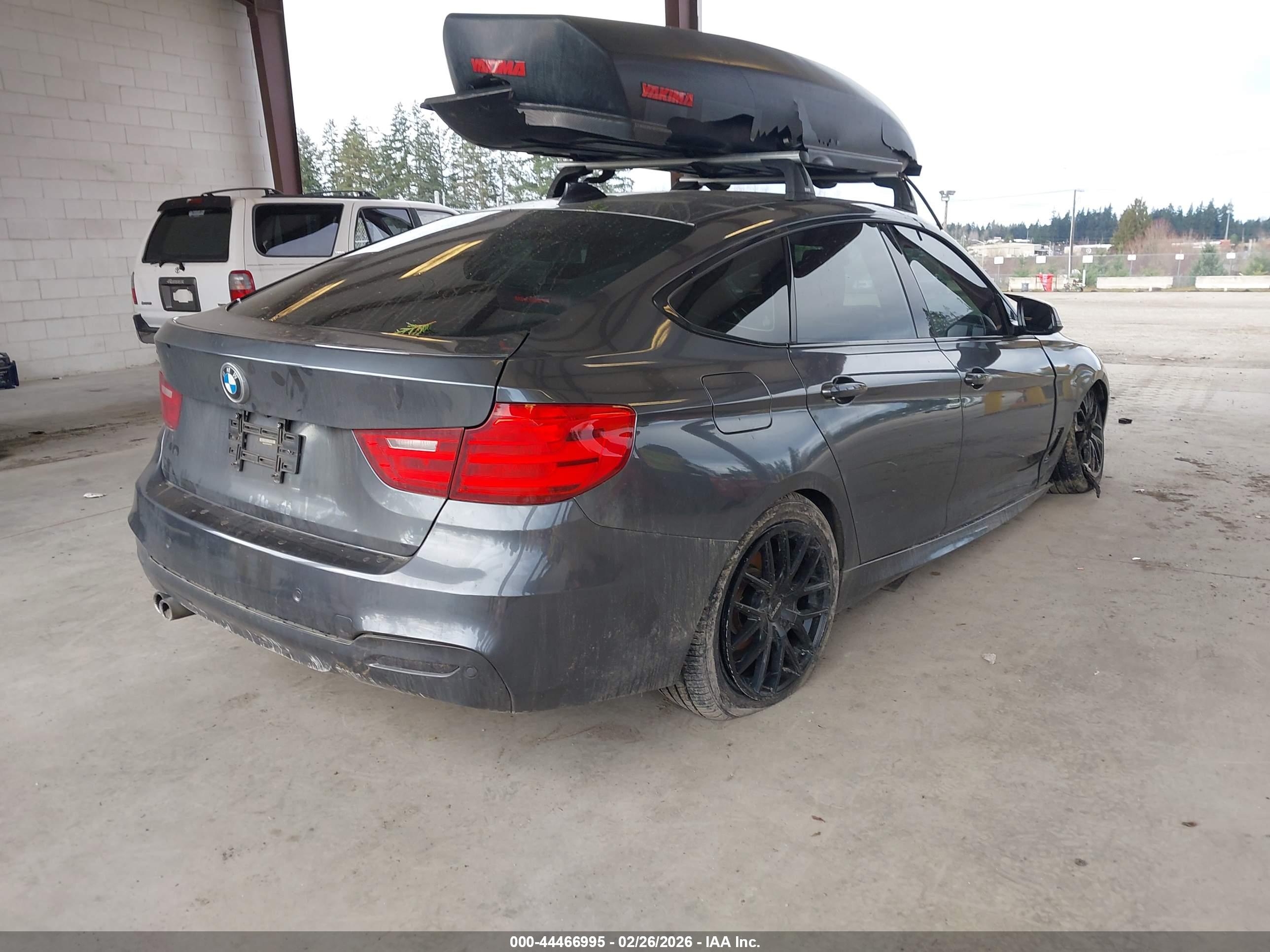 BMW 328I image 4