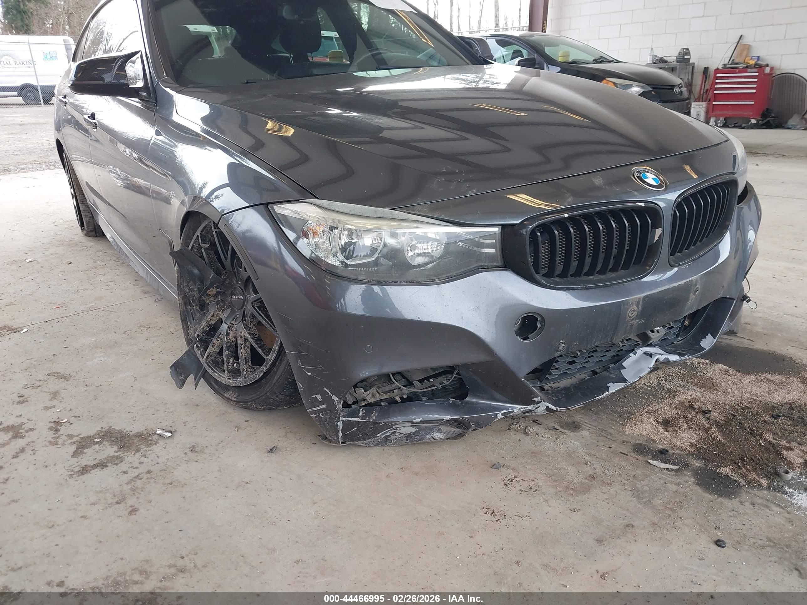 BMW 328I image 6