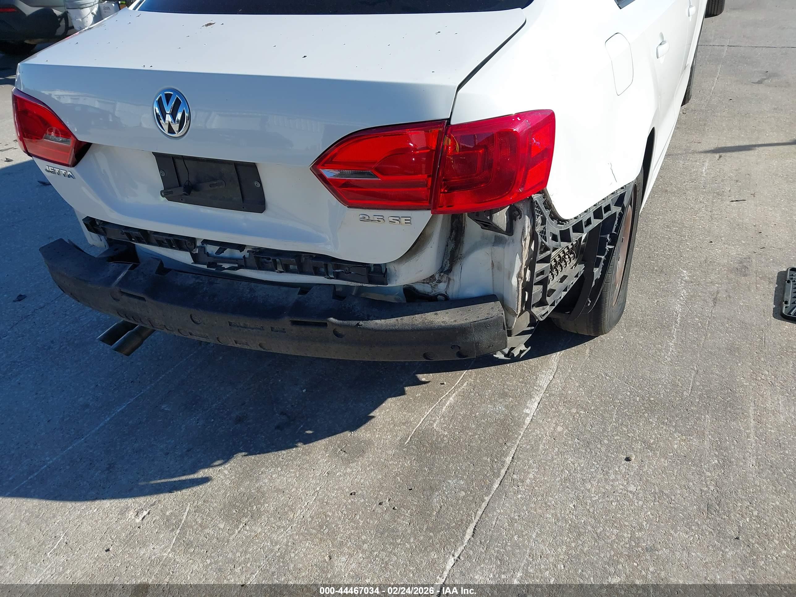 VOLKSWAGEN JETTA image 6