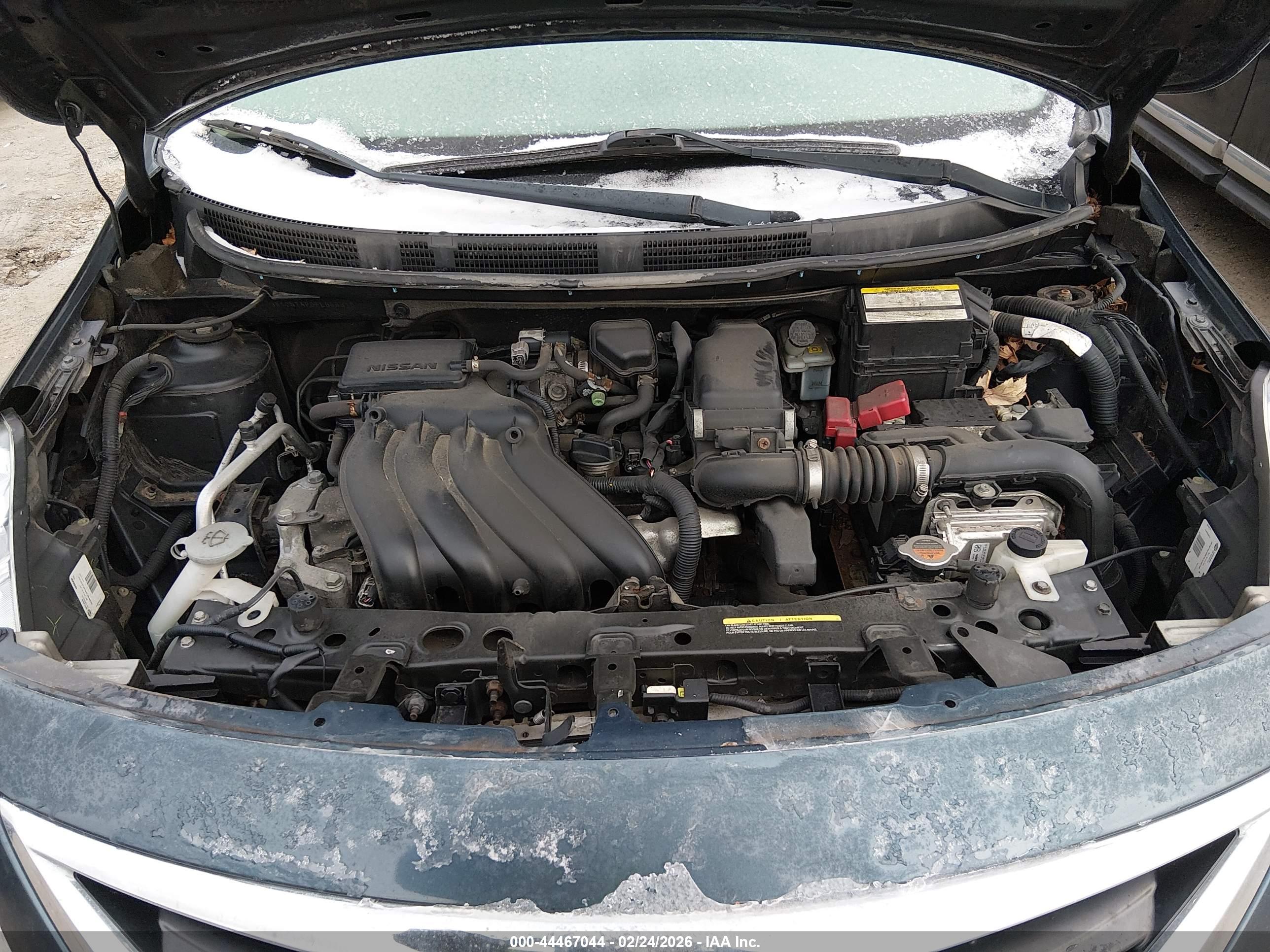 NISSAN VERSA image 10