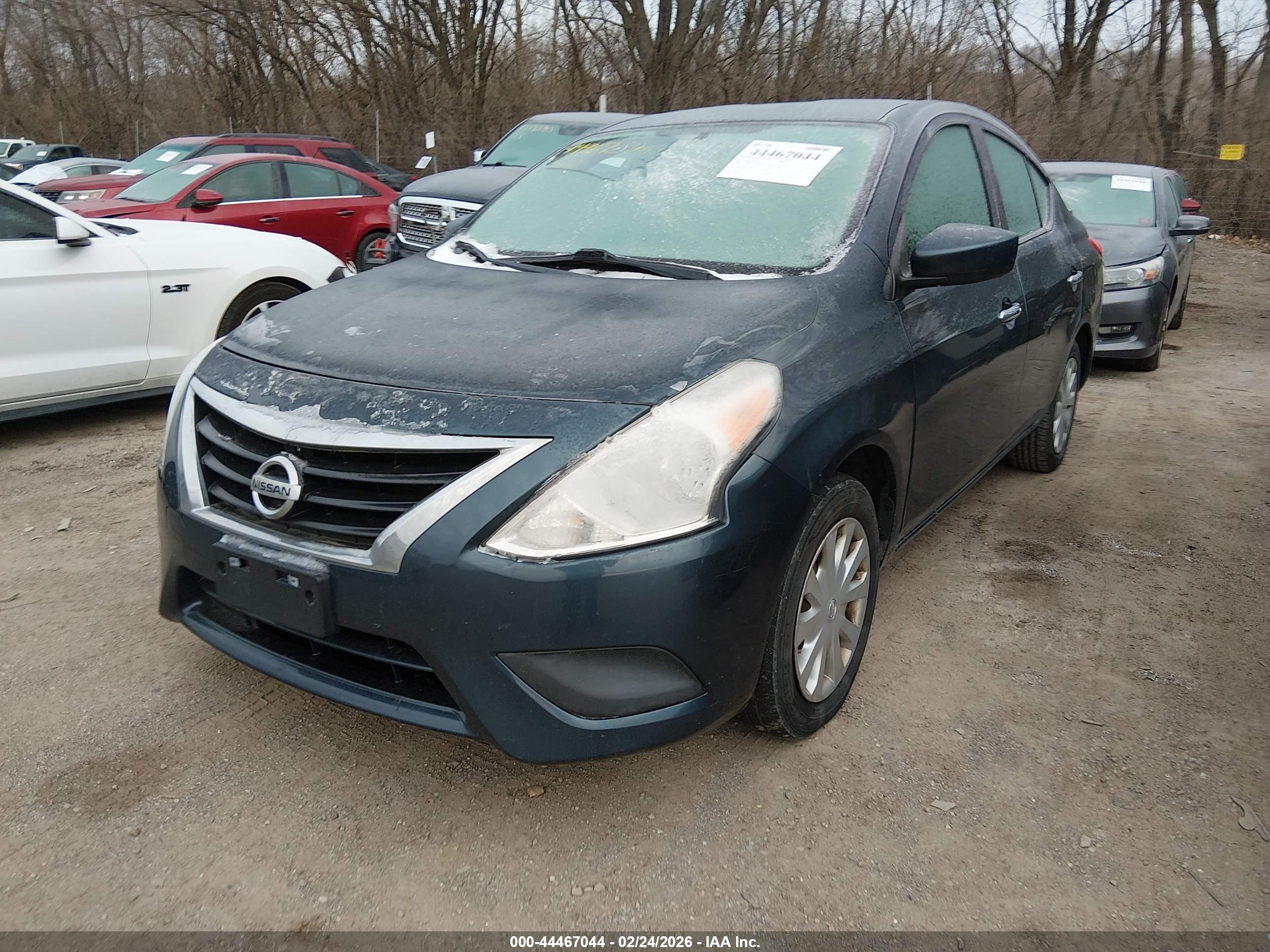 NISSAN VERSA image 2