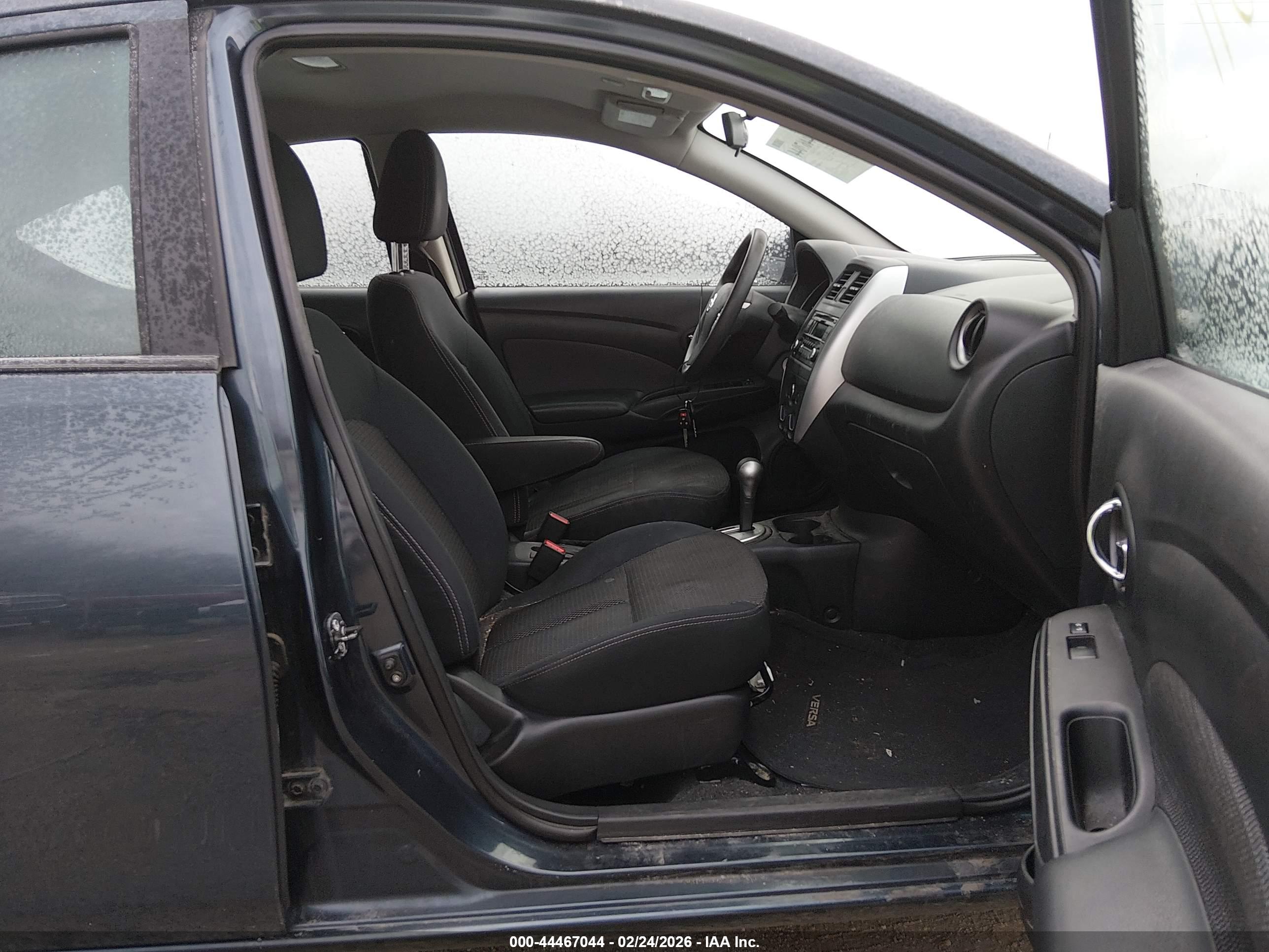 NISSAN VERSA image 5