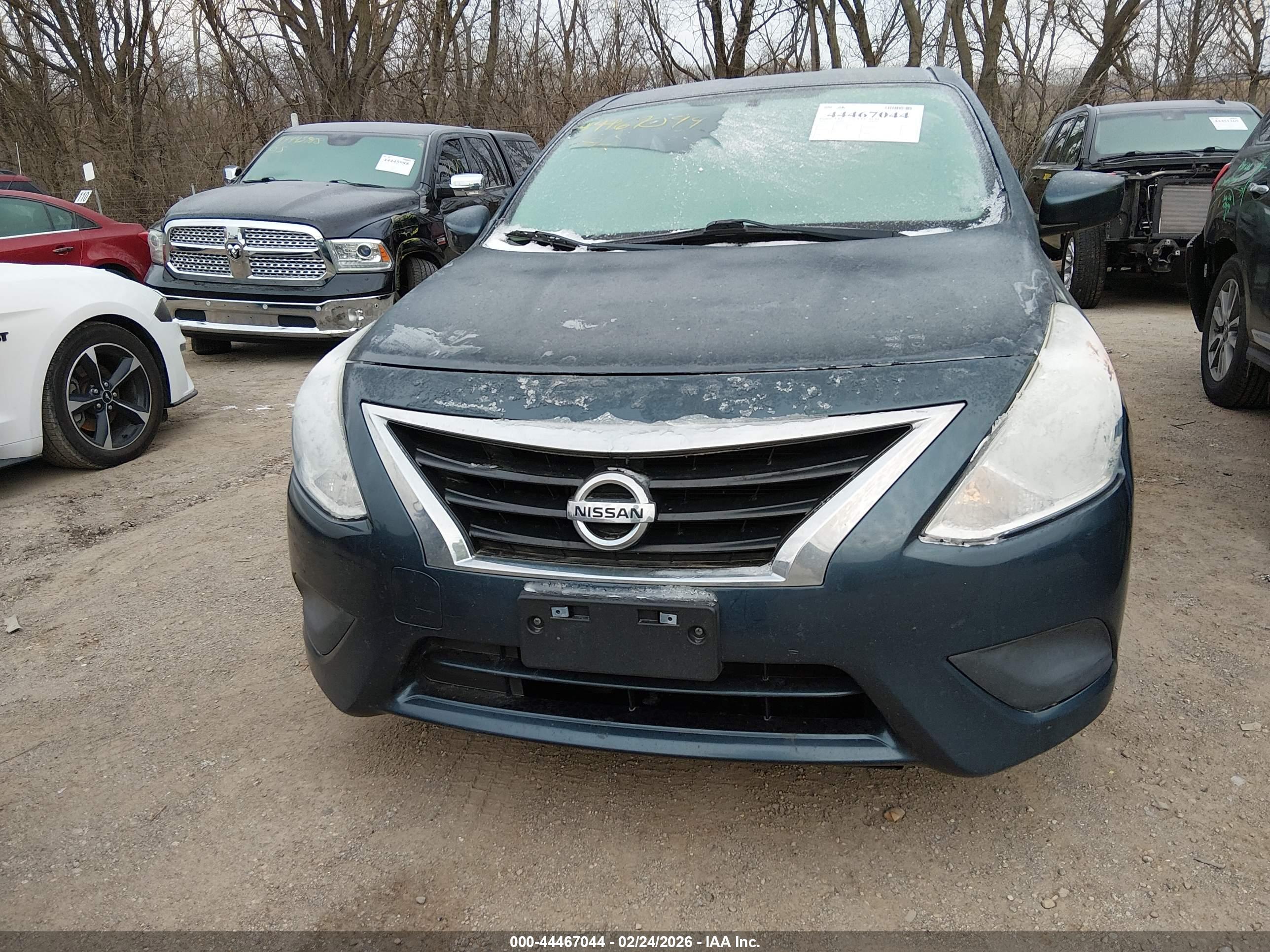 NISSAN VERSA image 6