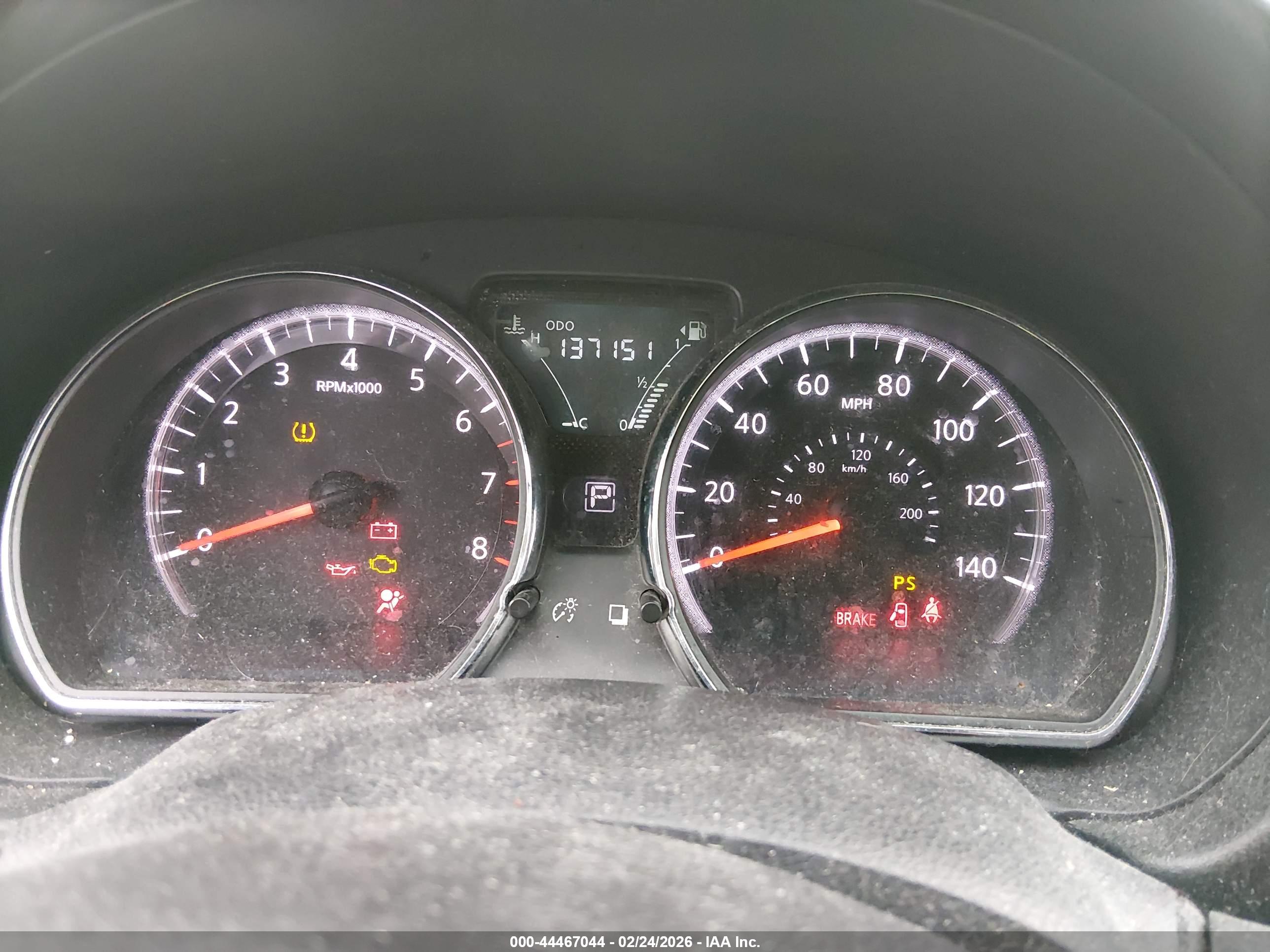 NISSAN VERSA image 7