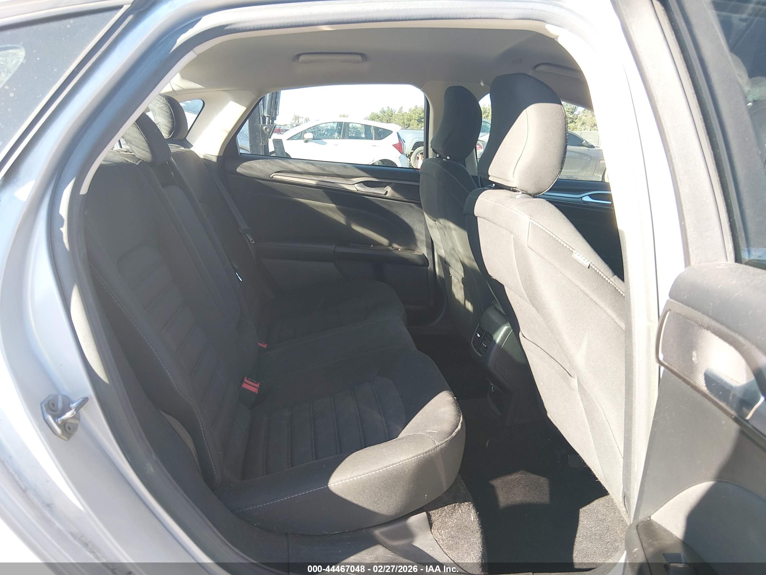 FORD FUSION image 8