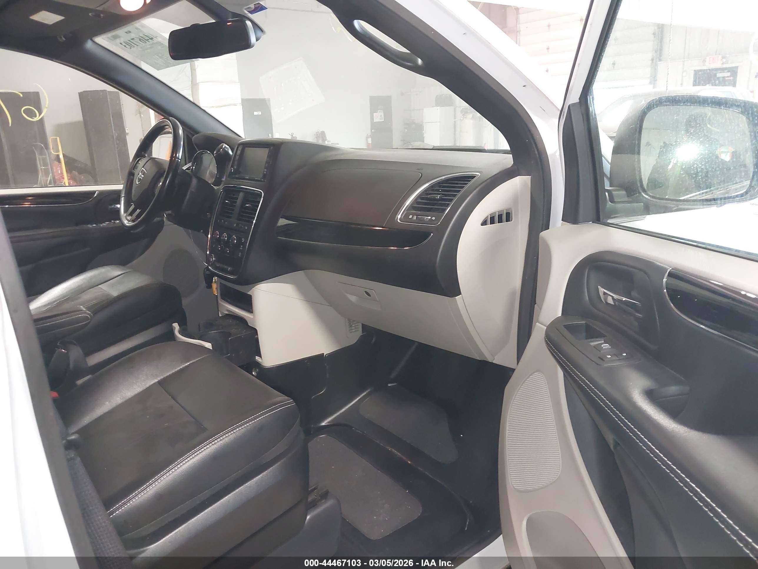 DODGE GRAND image 5
