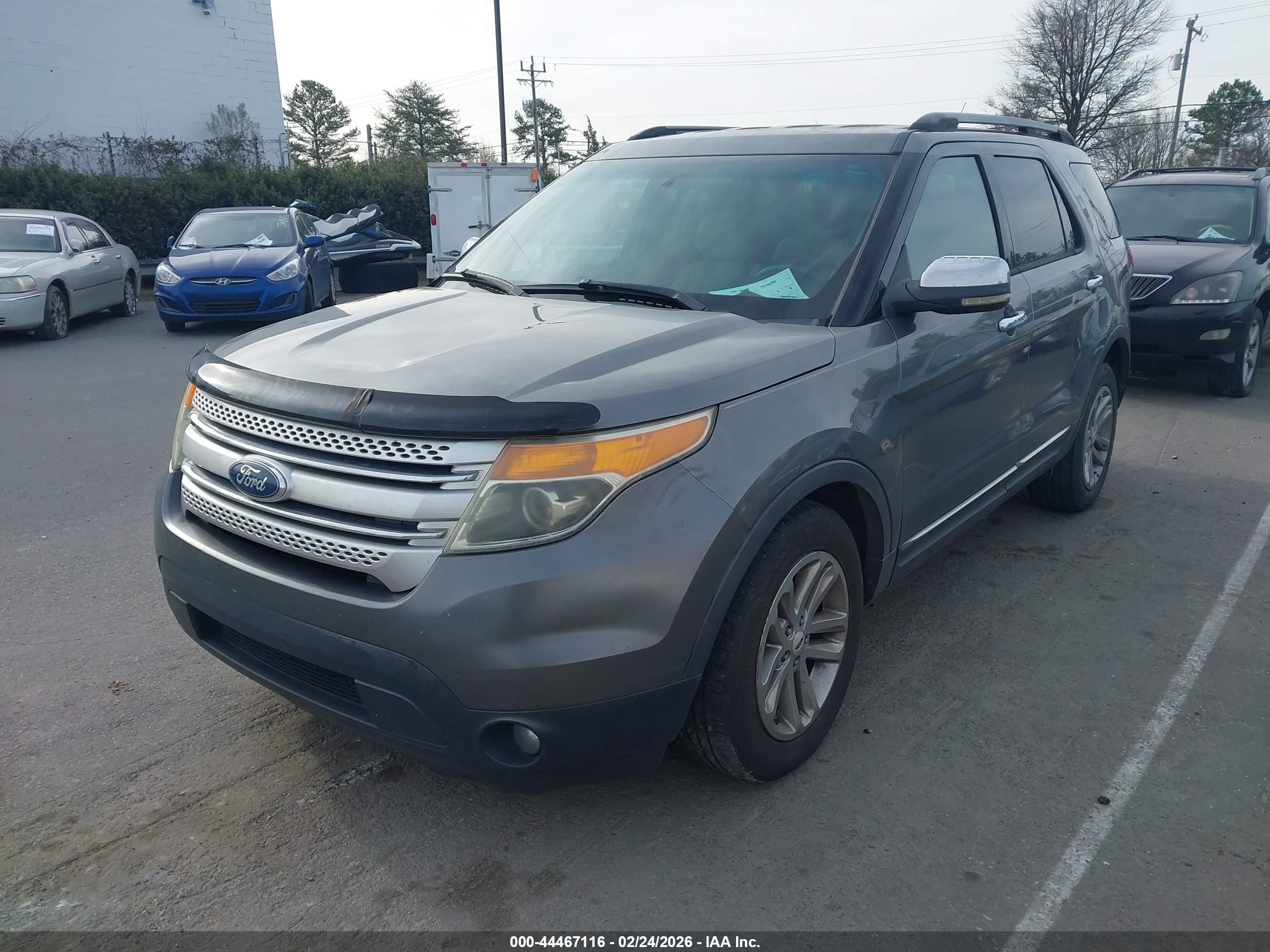 FORD EXPLORER image 2