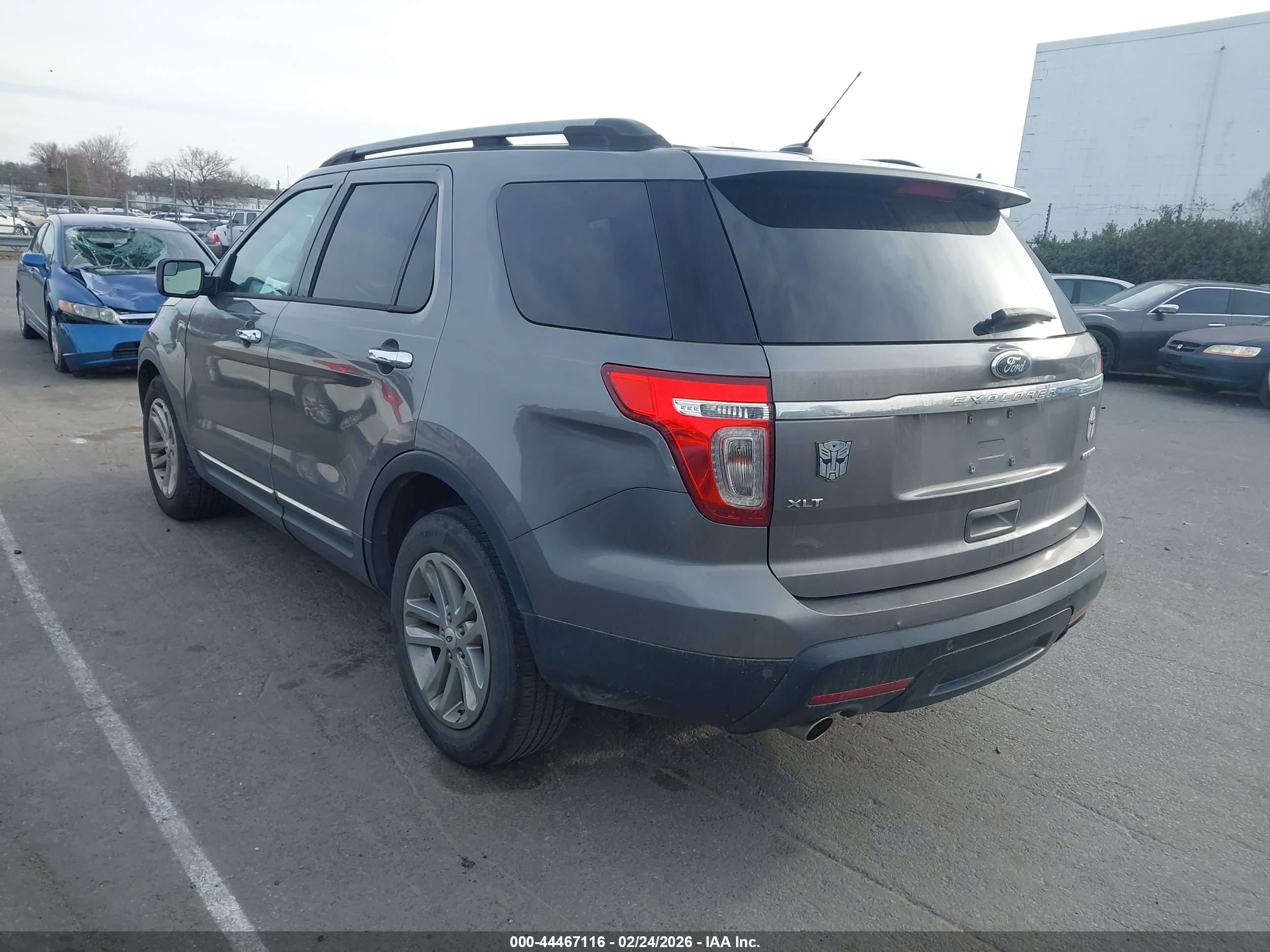 FORD EXPLORER image 3