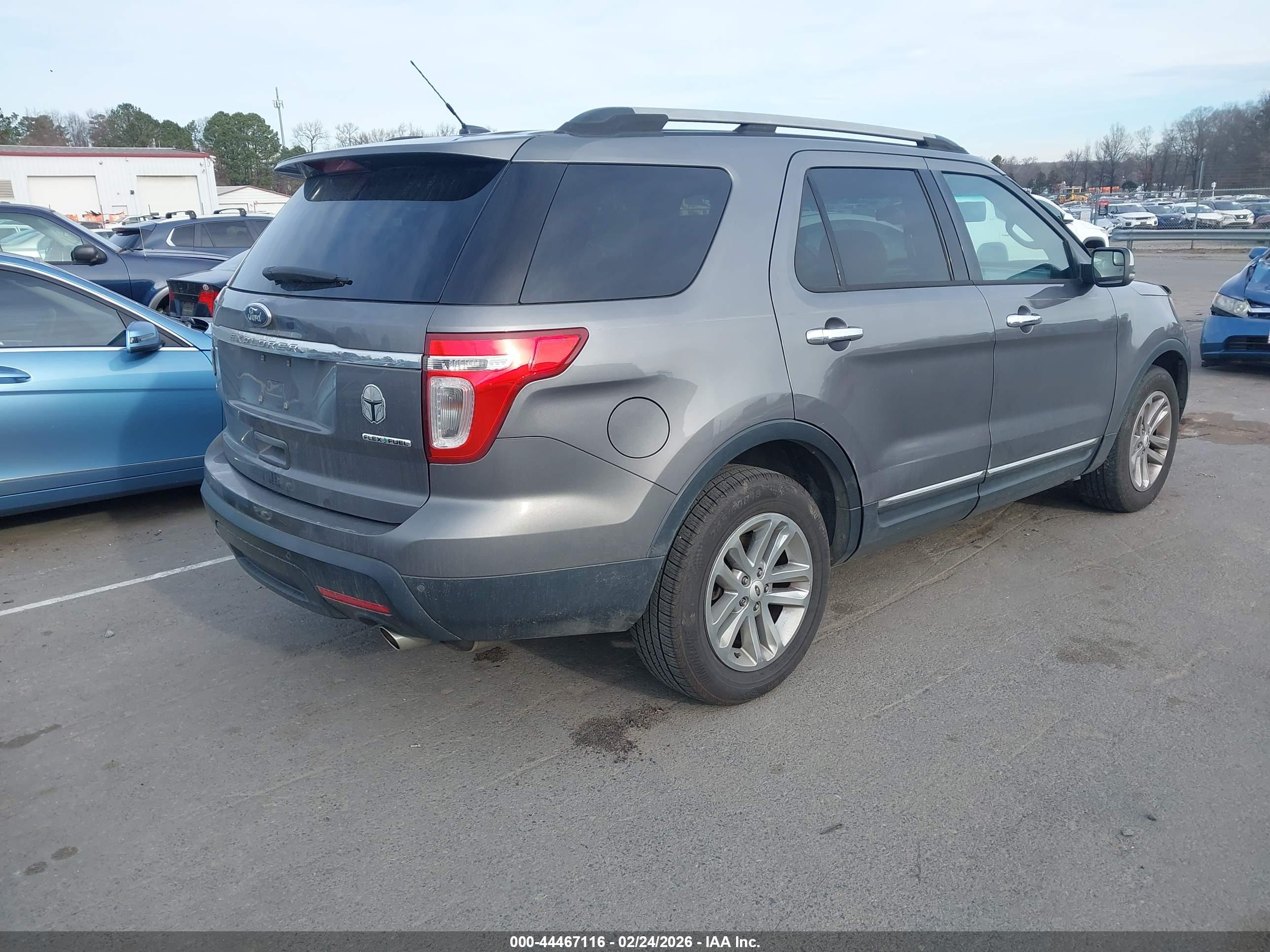 FORD EXPLORER image 4