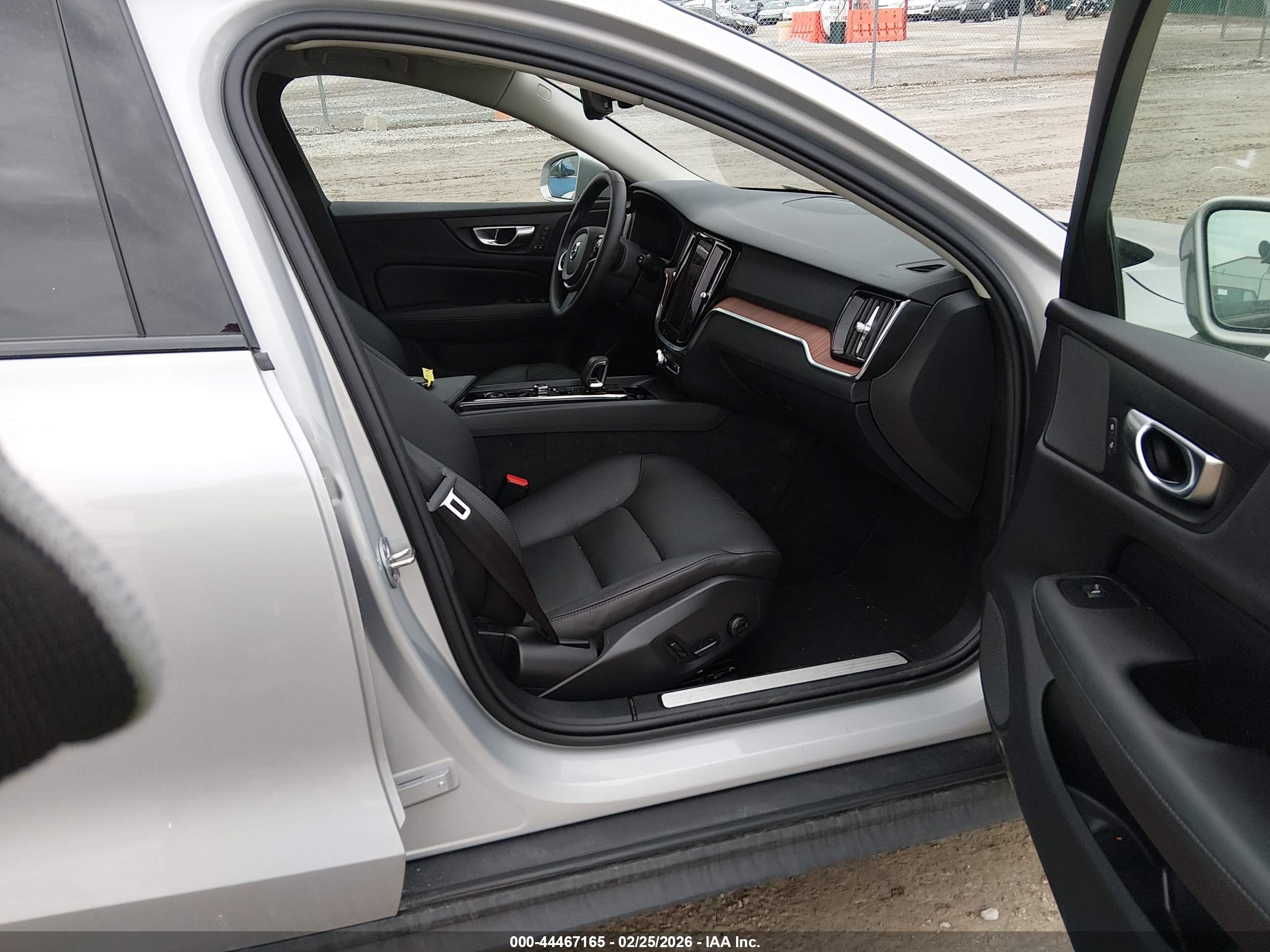 VOLVO V60 image 5