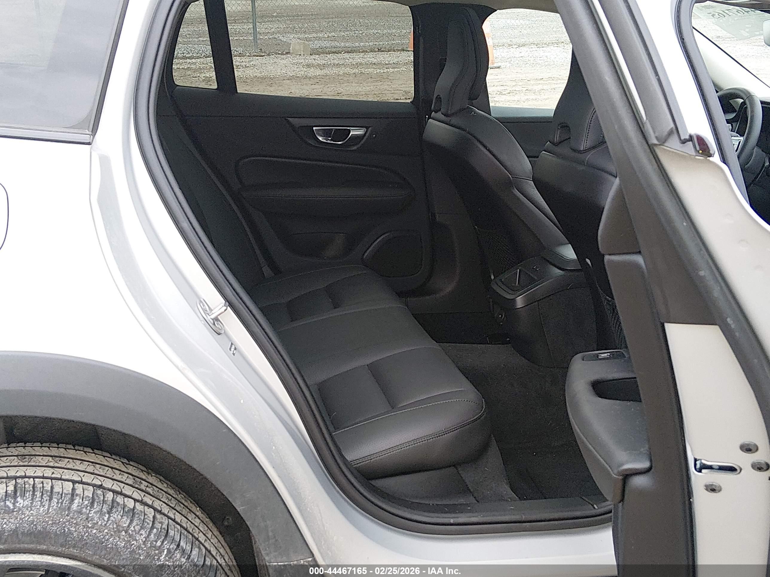 VOLVO V60 image 8