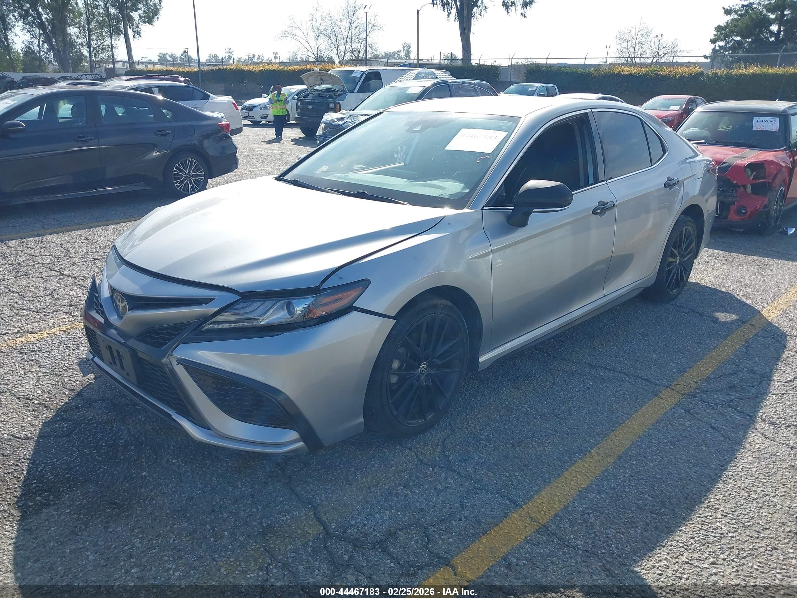 TOYOTA CAMRY image 2