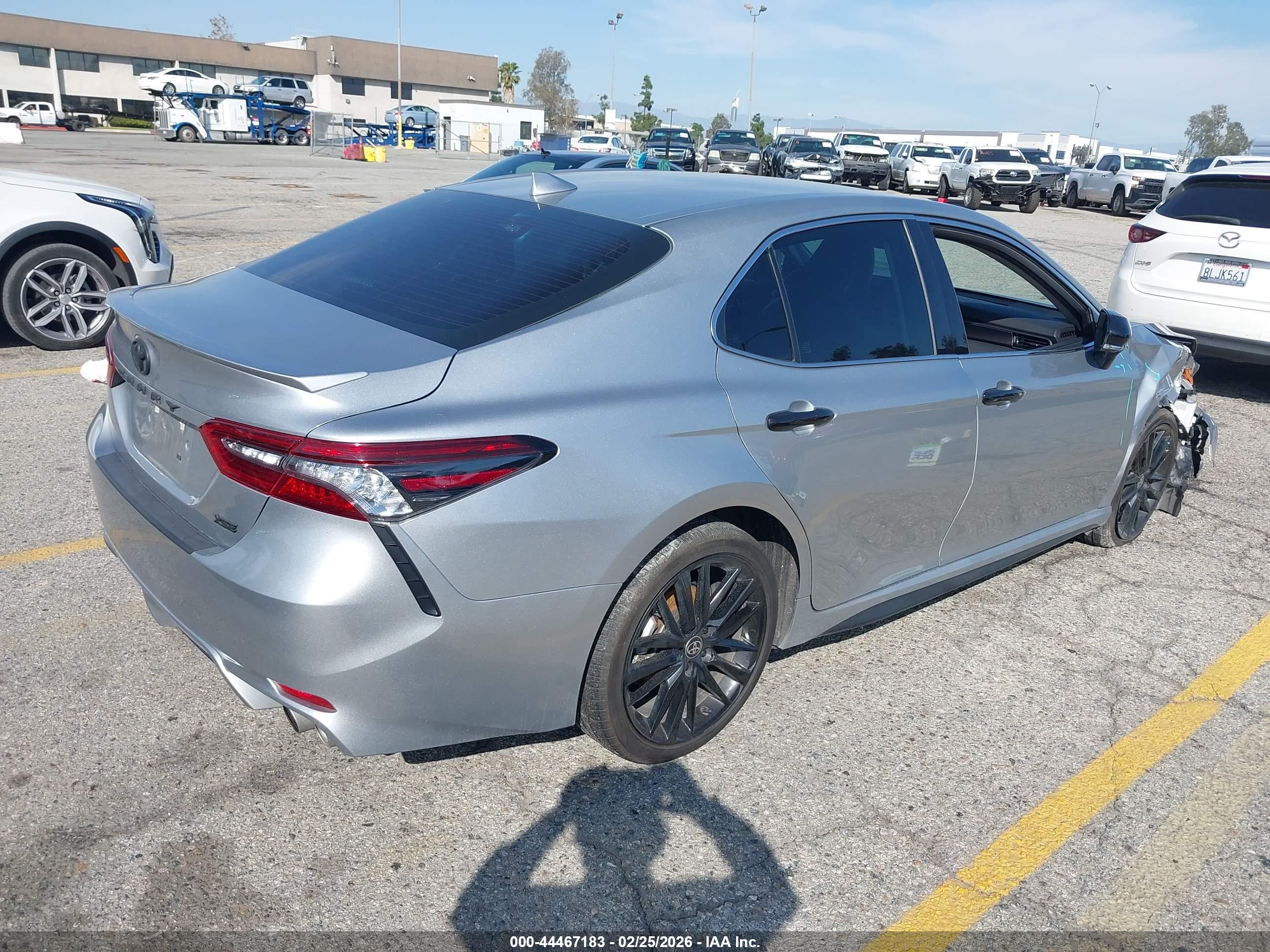 TOYOTA CAMRY image 4