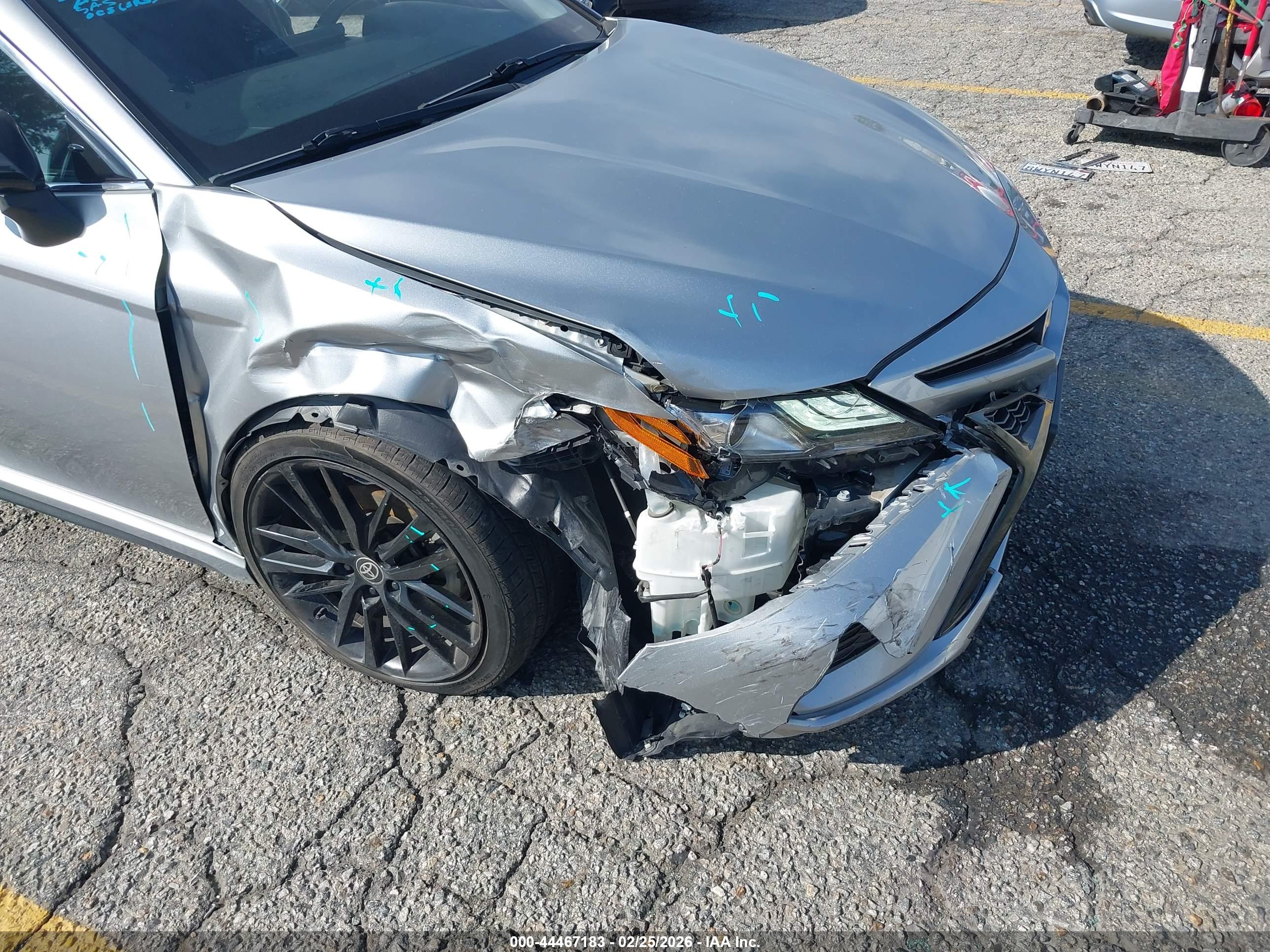 TOYOTA CAMRY image 6
