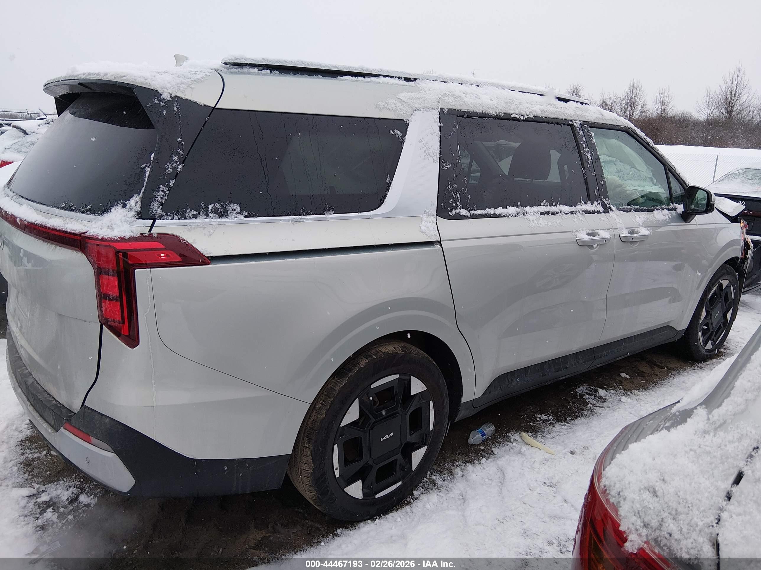 KIA CARNIVAL image 4