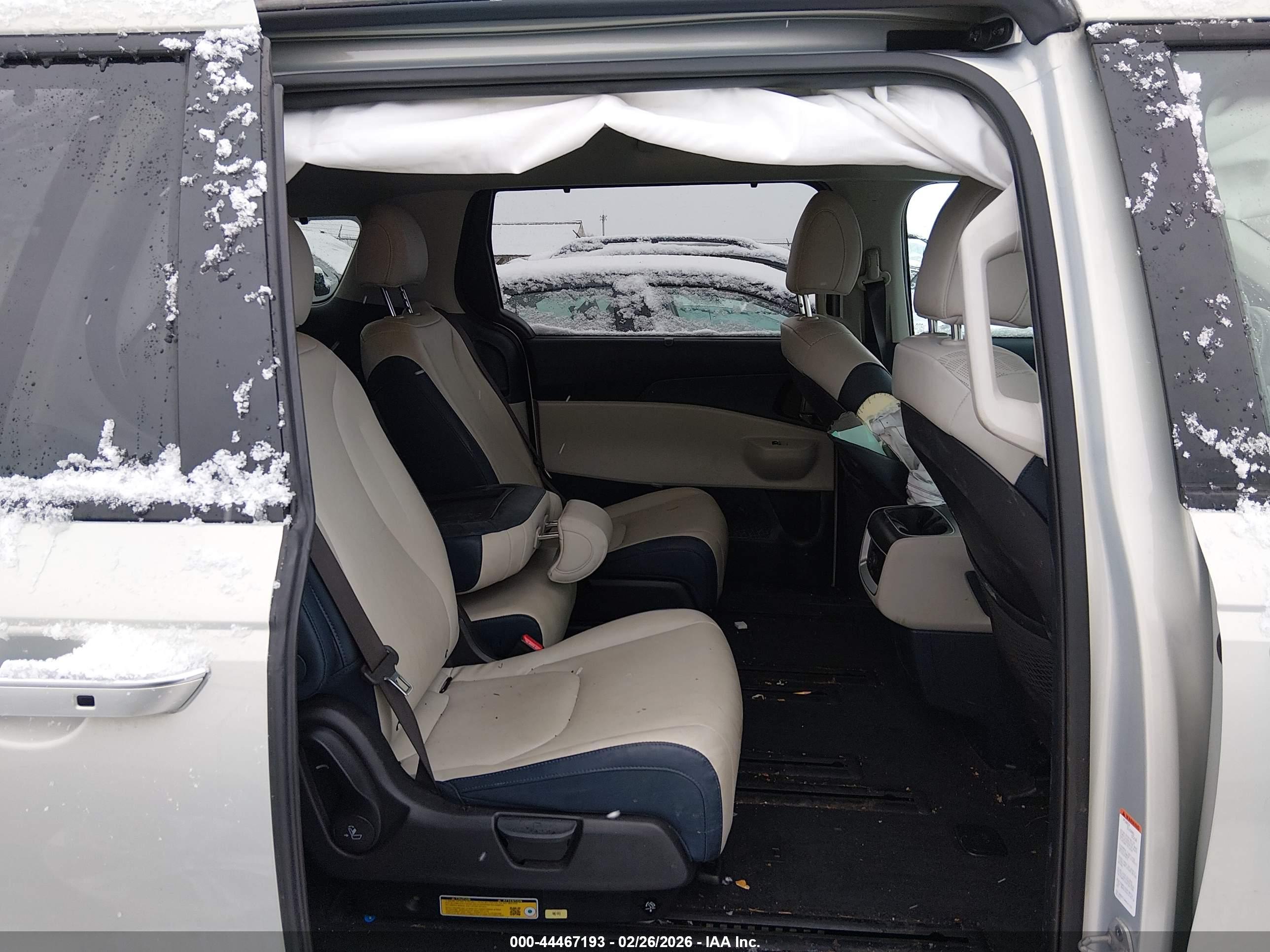 KIA CARNIVAL image 8