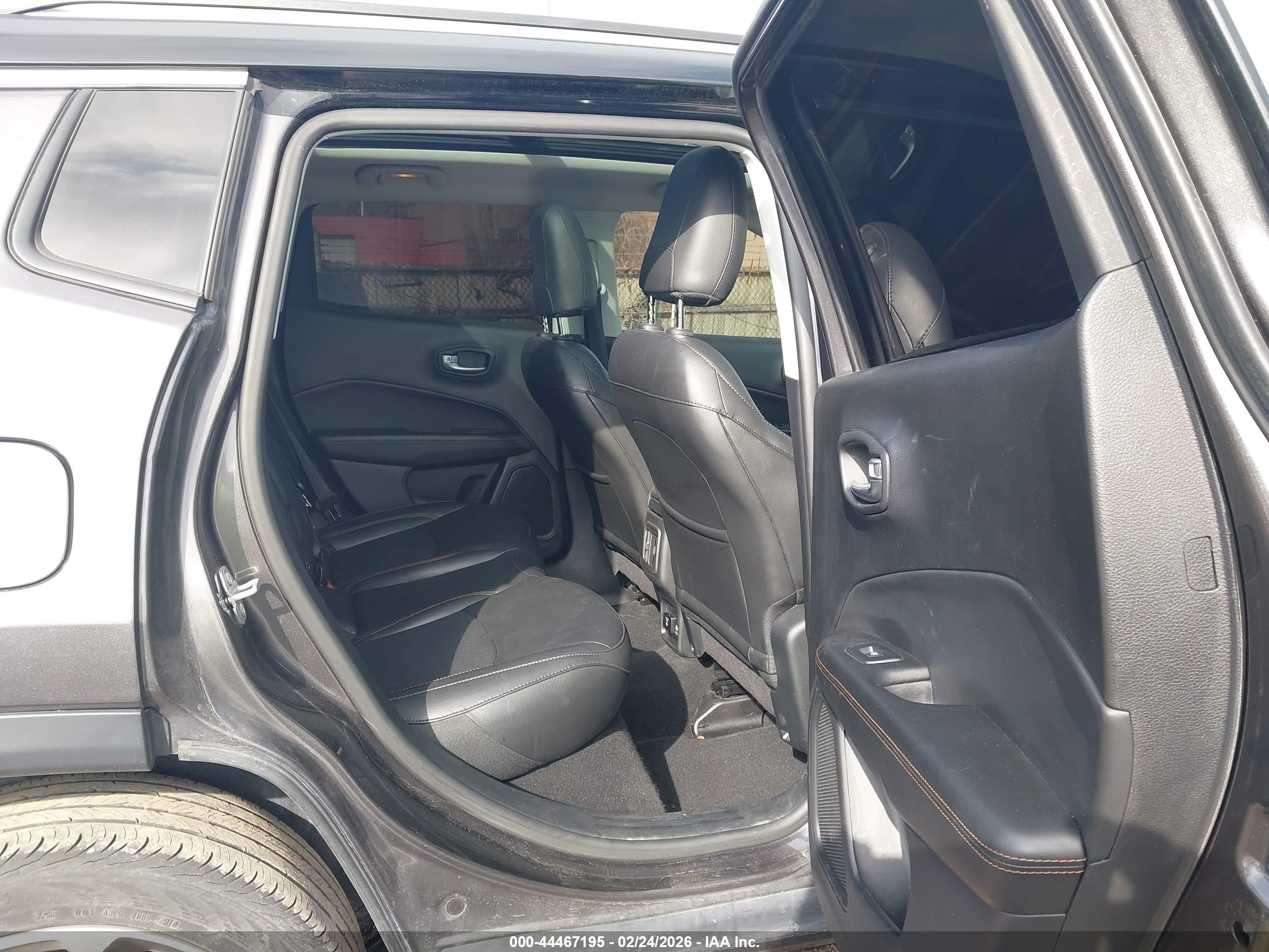 JEEP COMPASS image 8