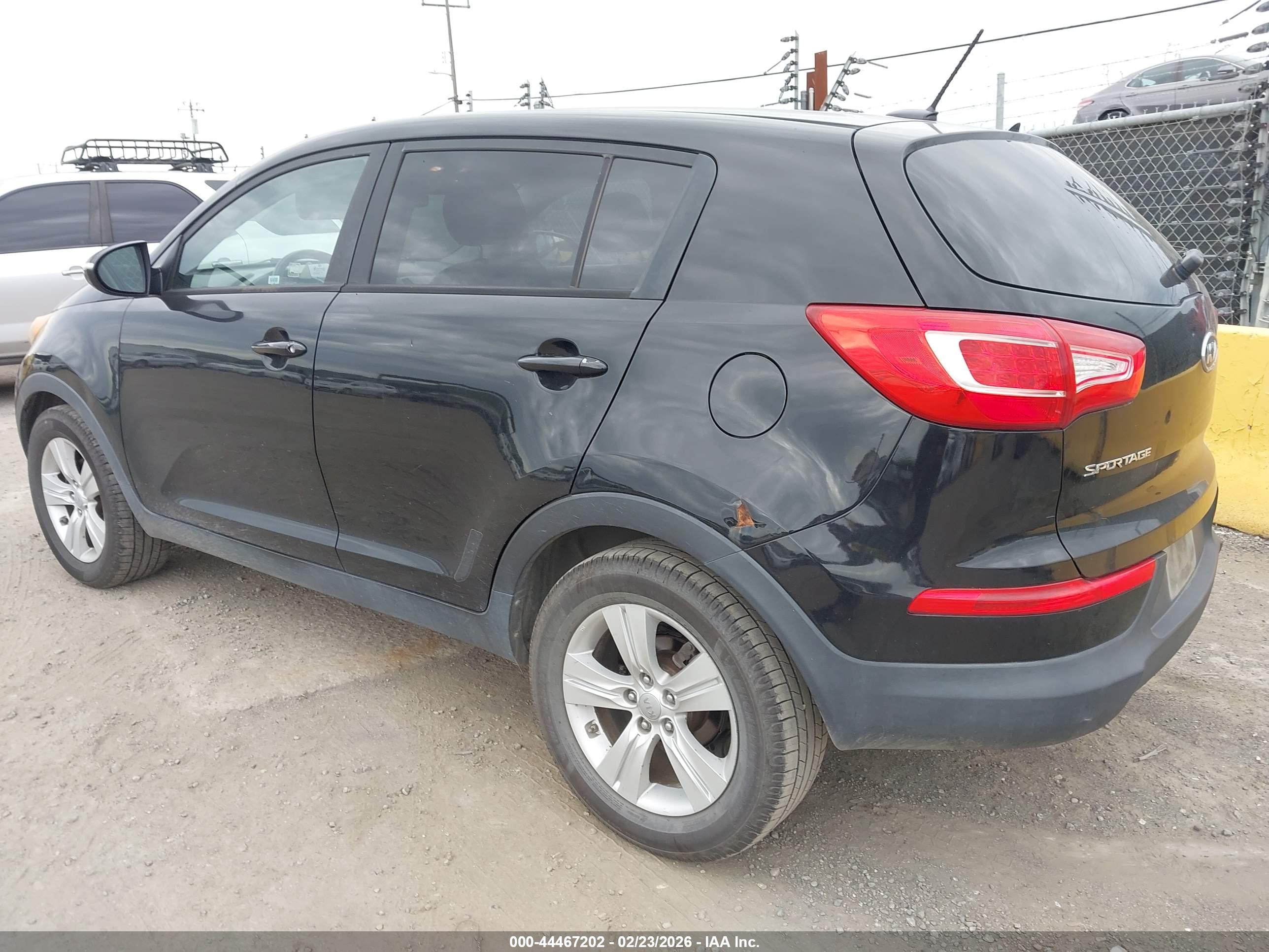 KIA SPORTAGE image 6
