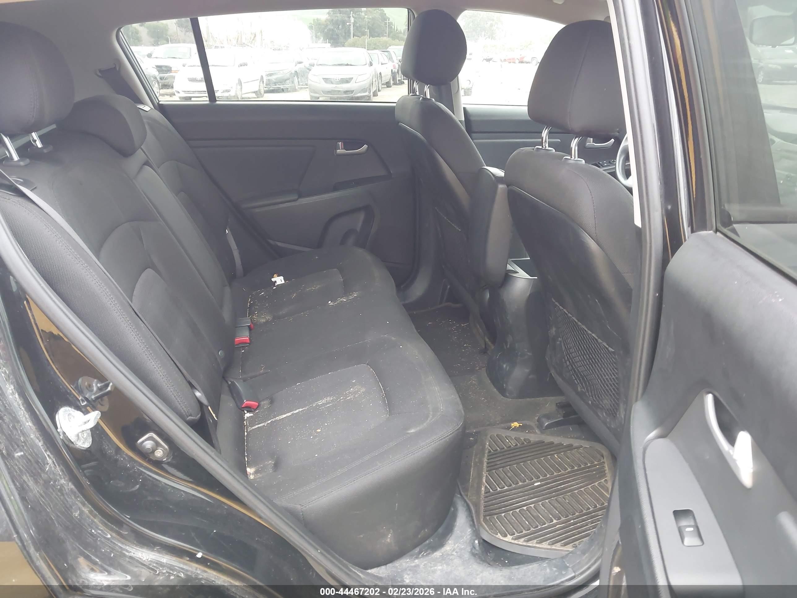 KIA SPORTAGE image 8