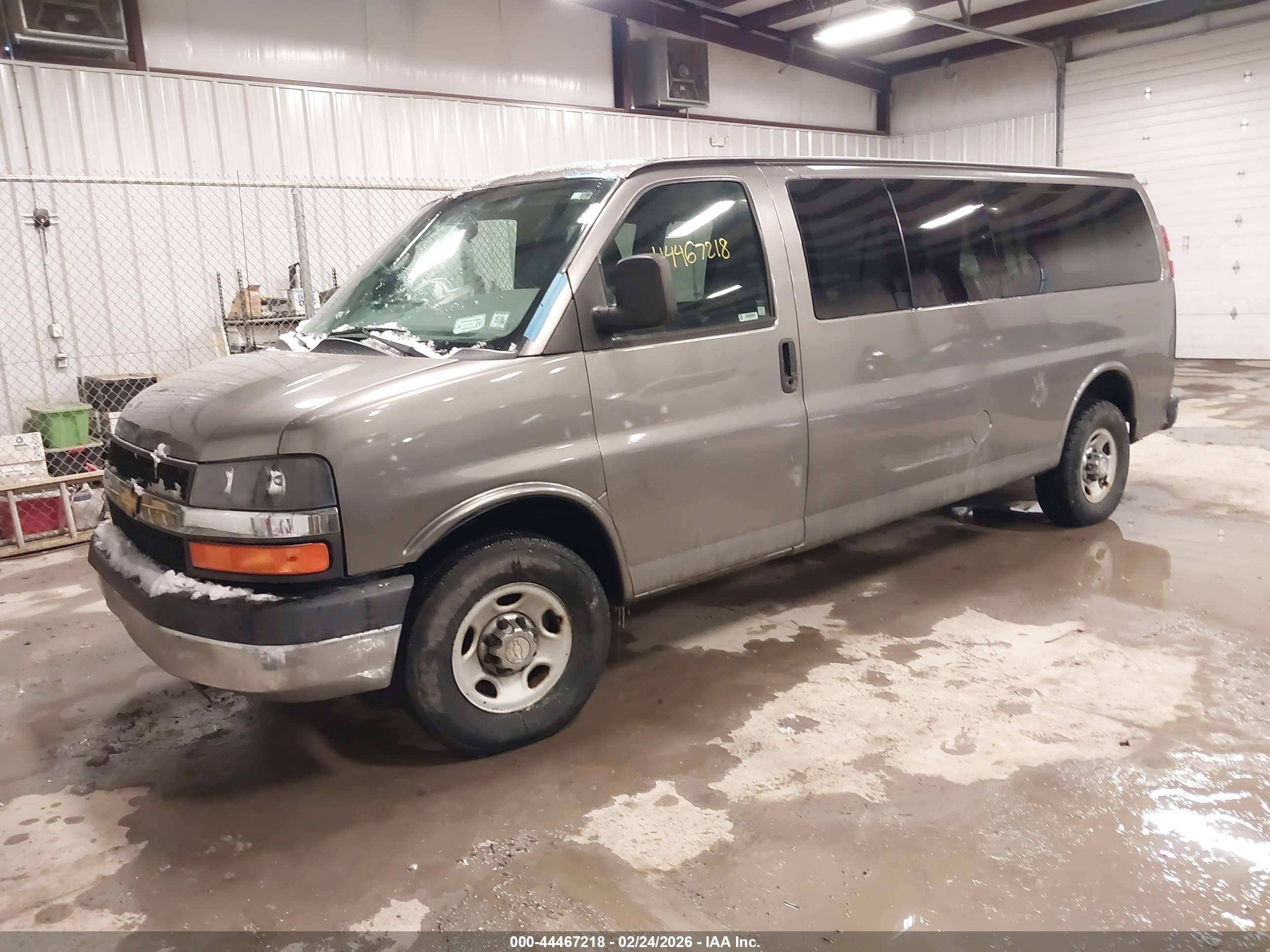 CHEVROLET EXPRESS image 2