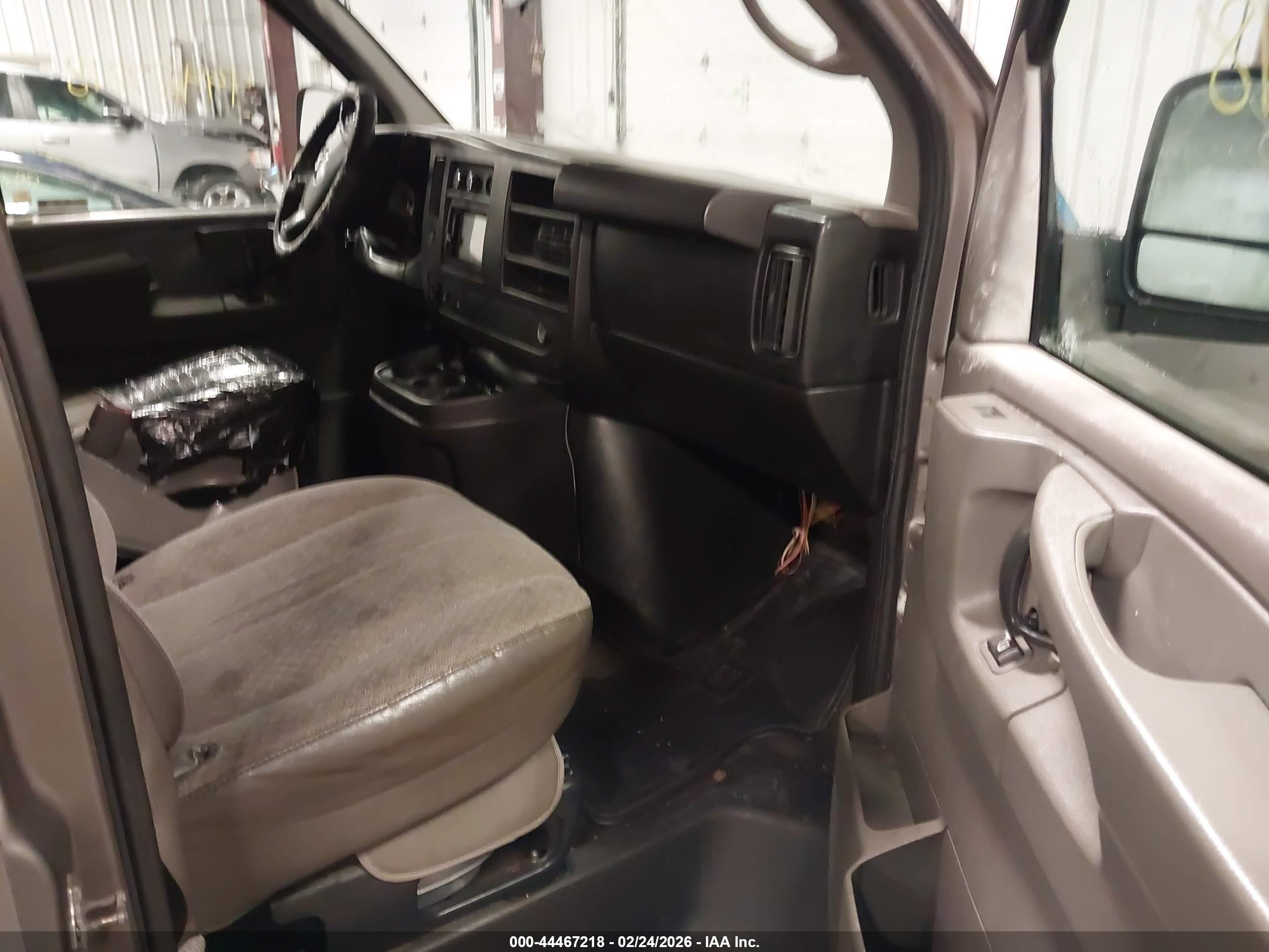 CHEVROLET EXPRESS image 5