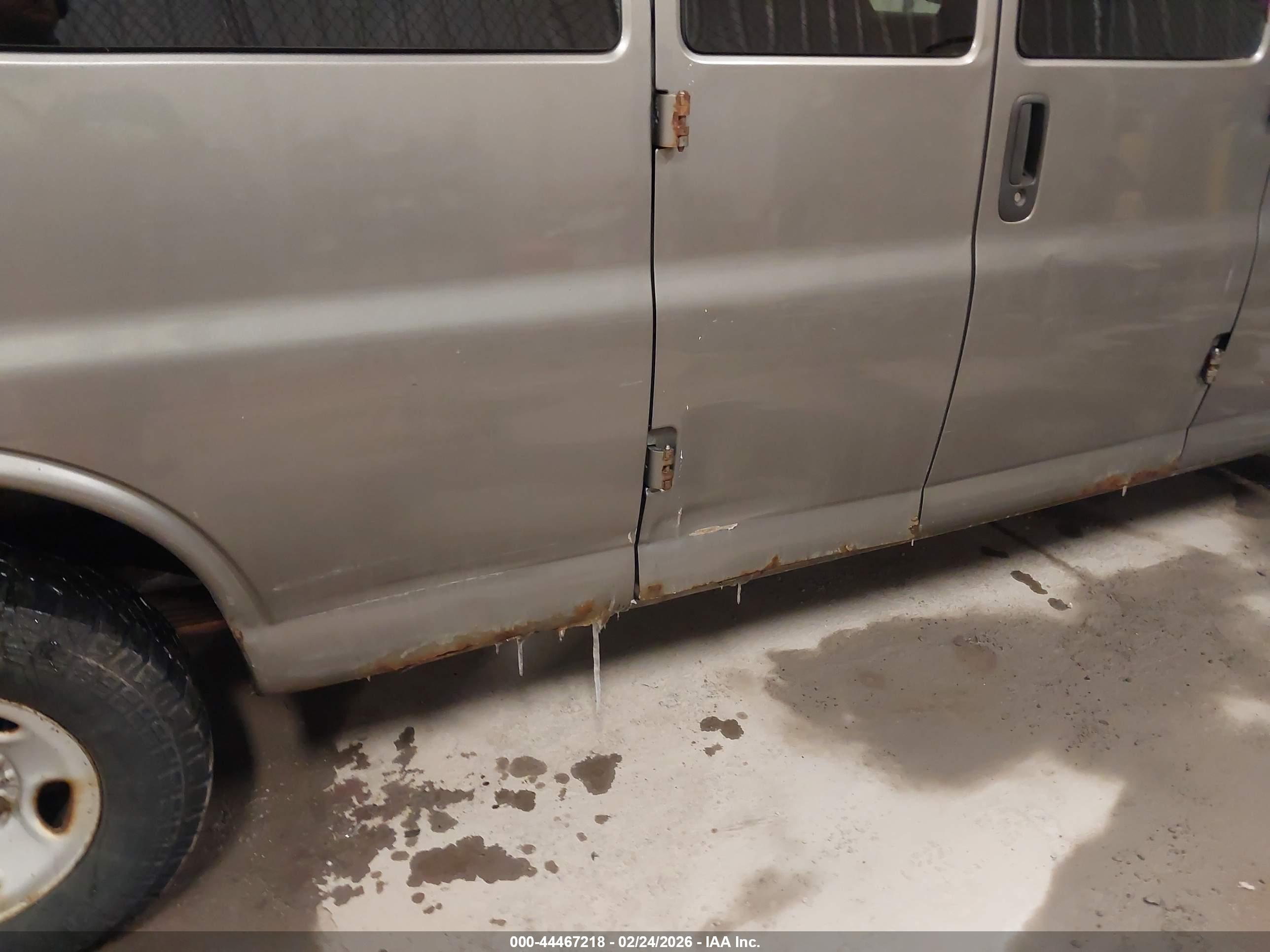 CHEVROLET EXPRESS image 6