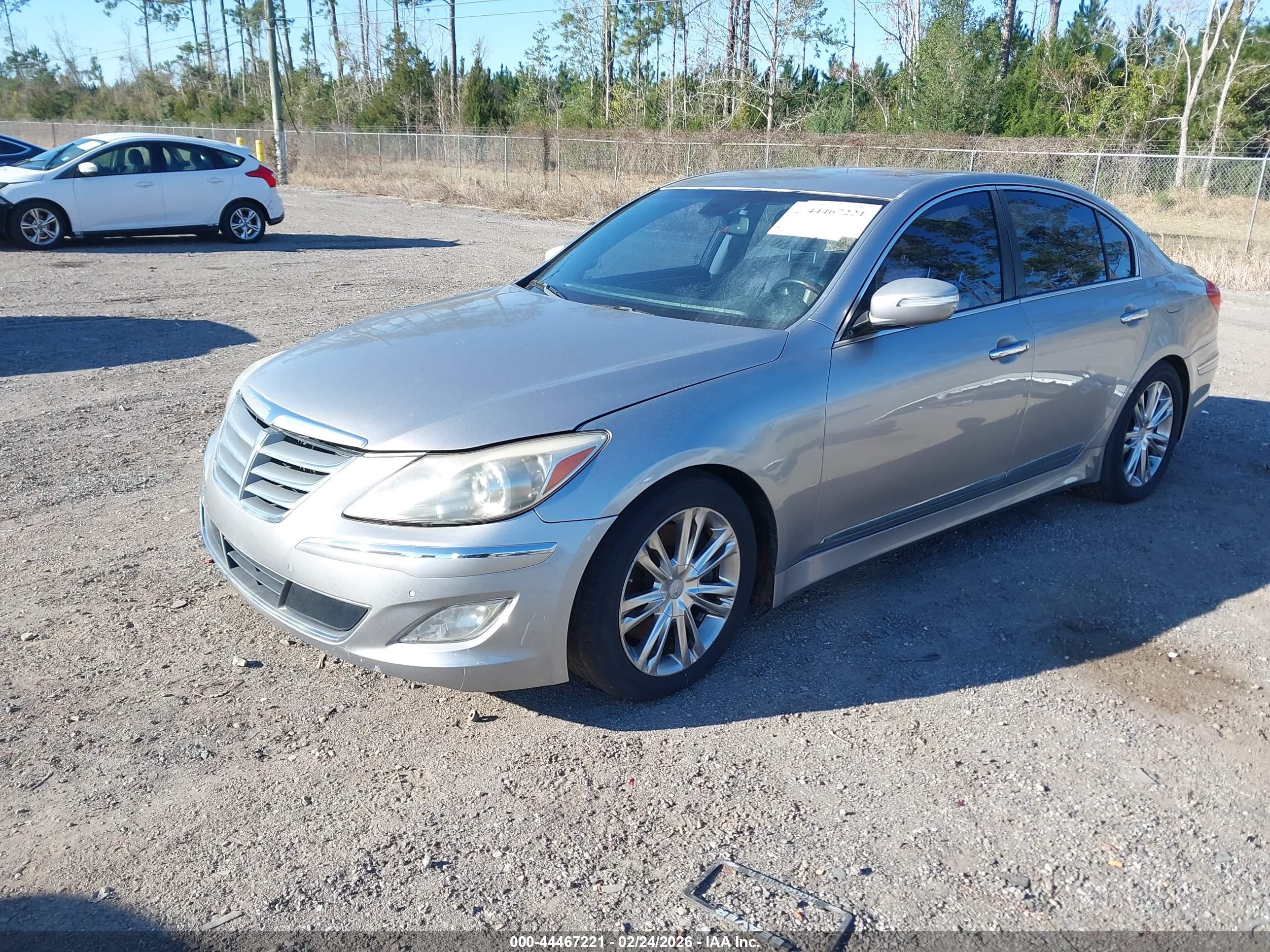 HYUNDAI GENESIS image 2