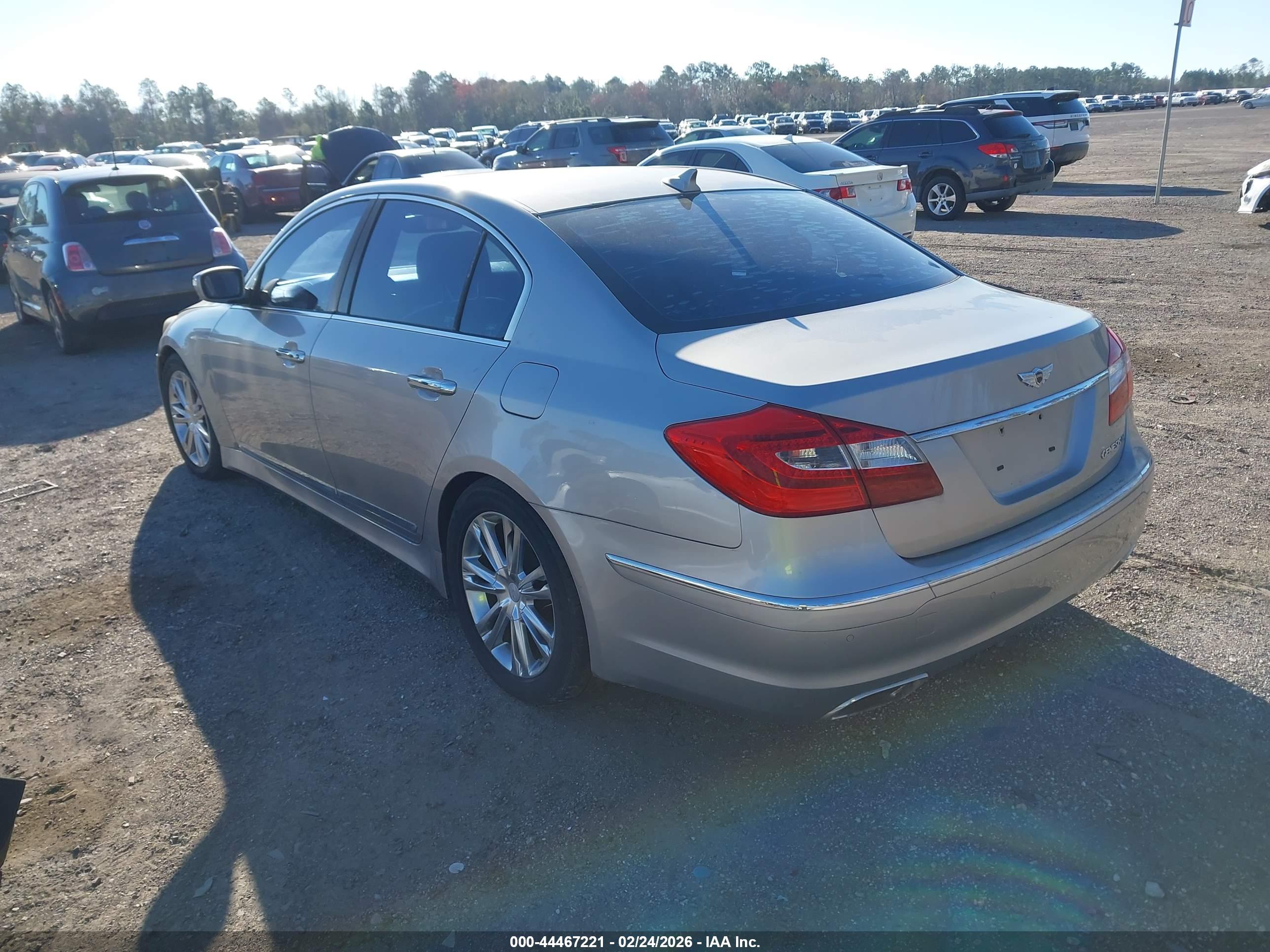 HYUNDAI GENESIS image 3