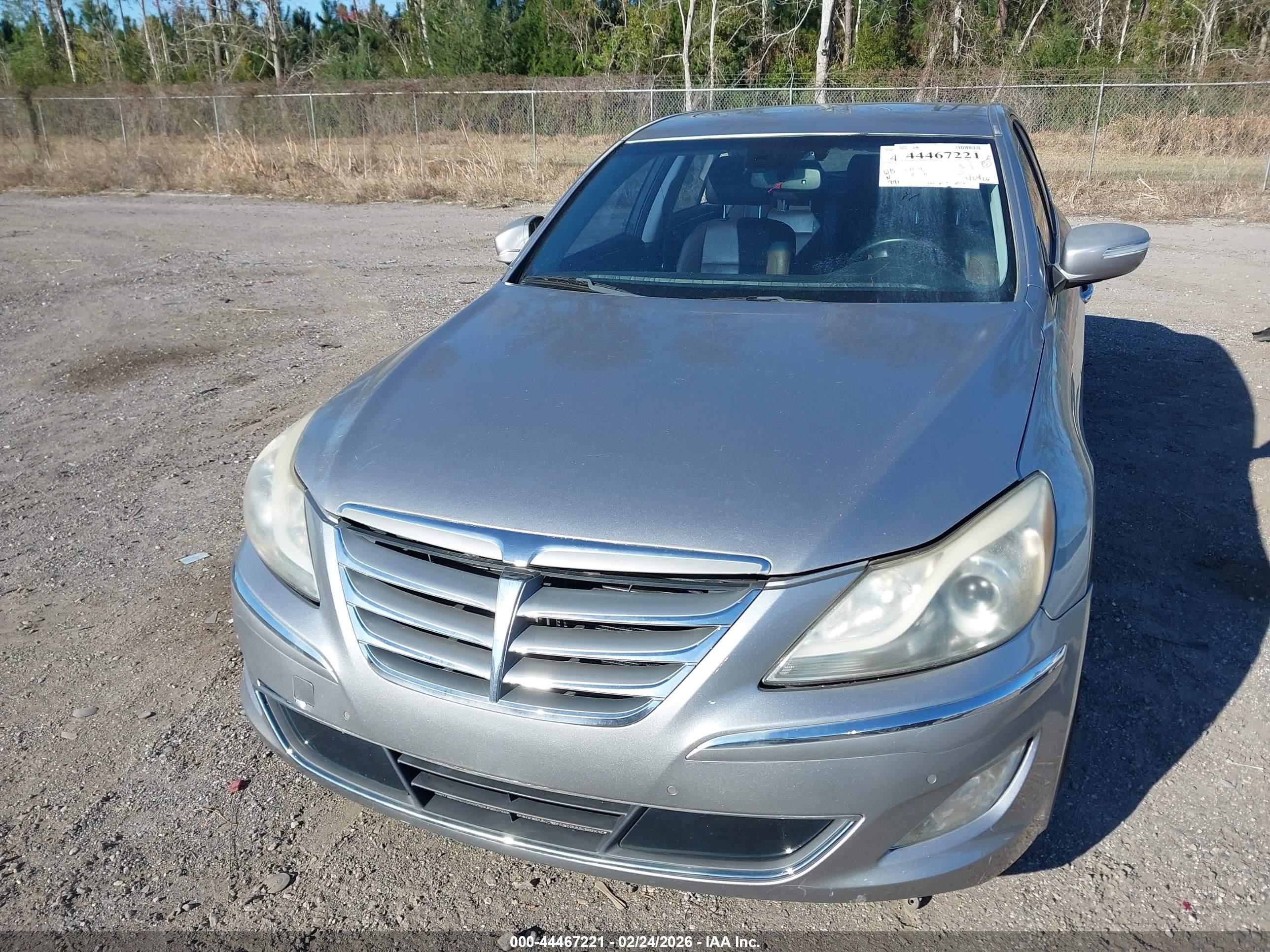 HYUNDAI GENESIS image 6