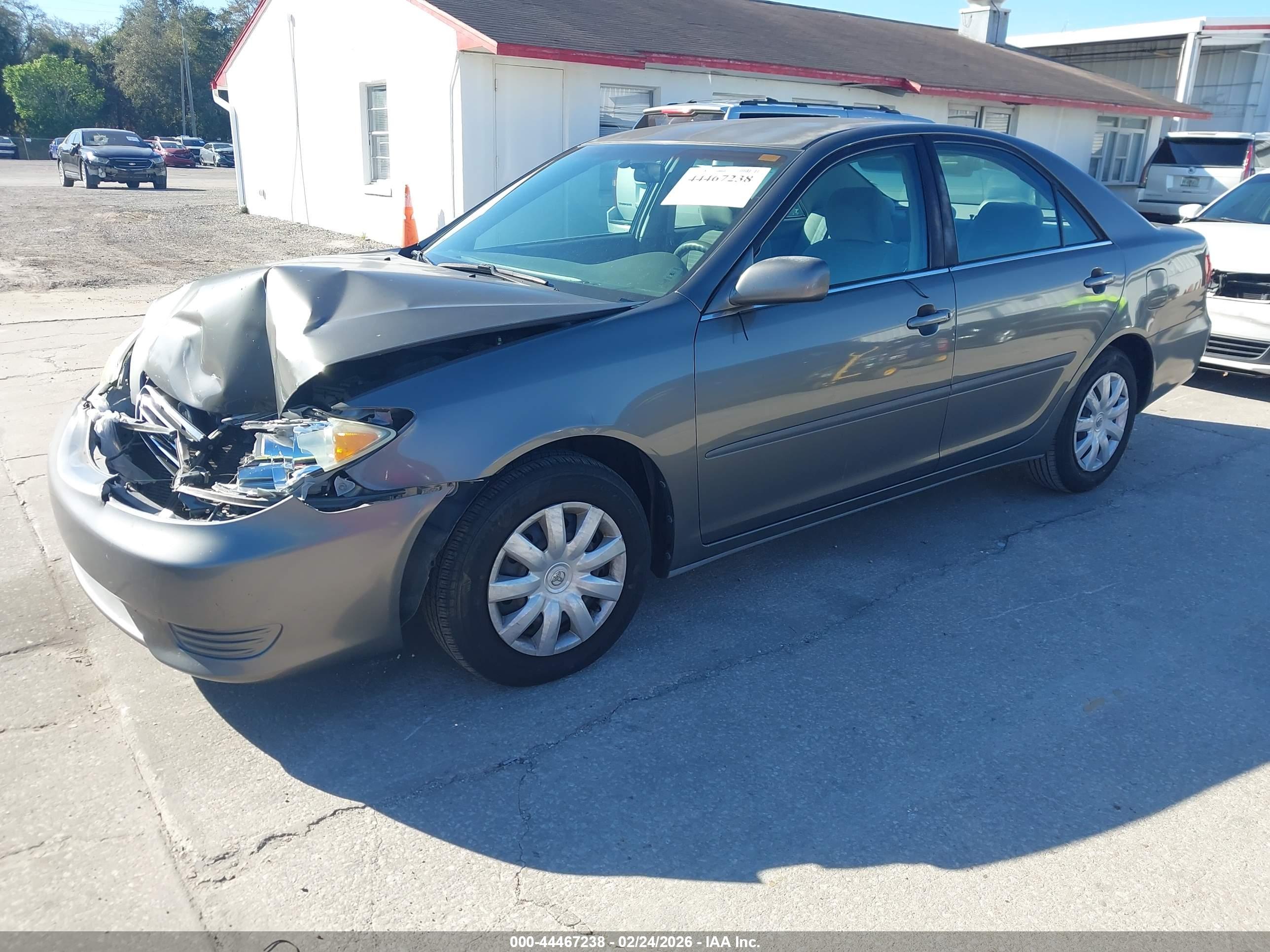 TOYOTA CAMRY image 2