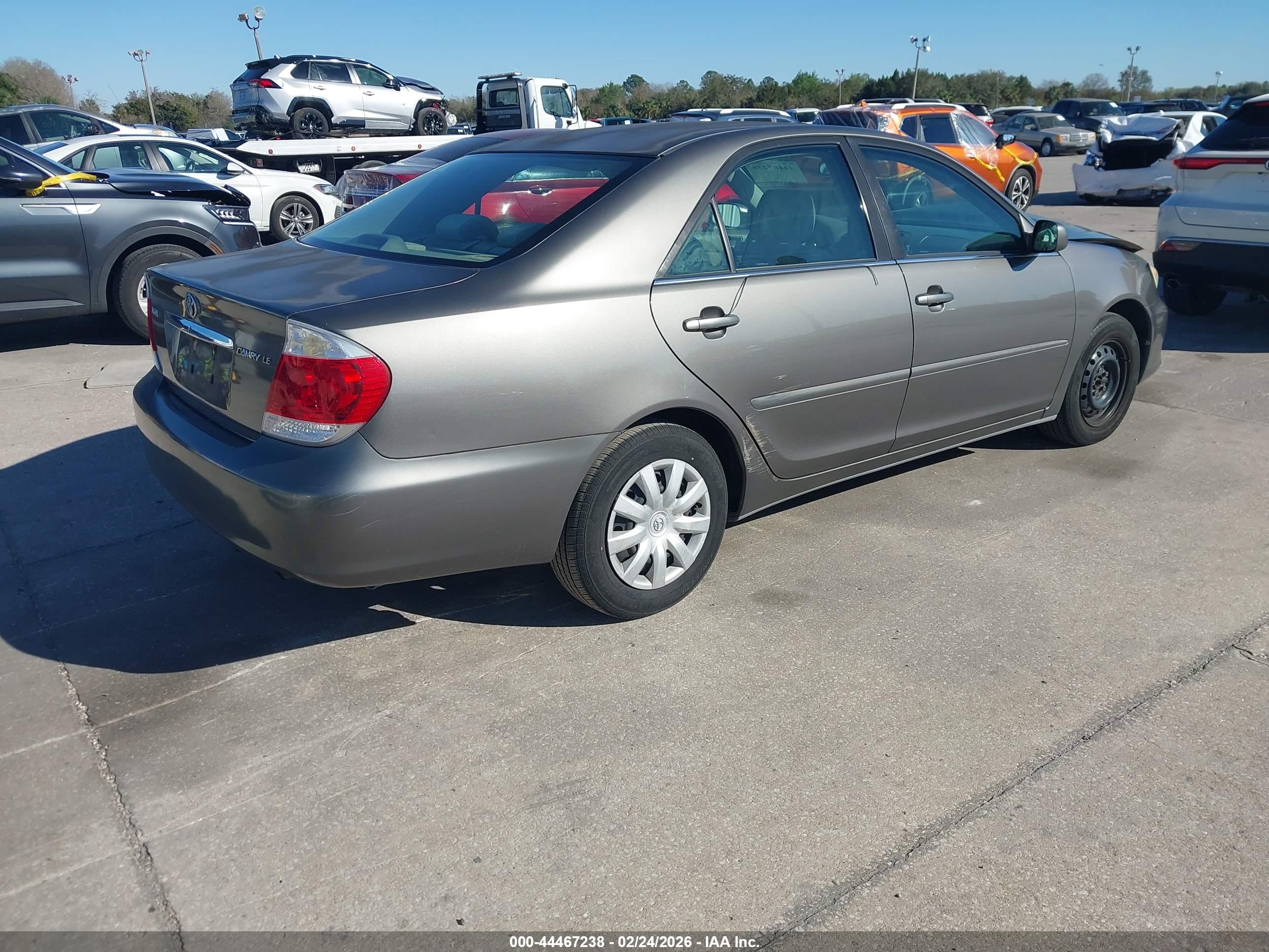 TOYOTA CAMRY image 4