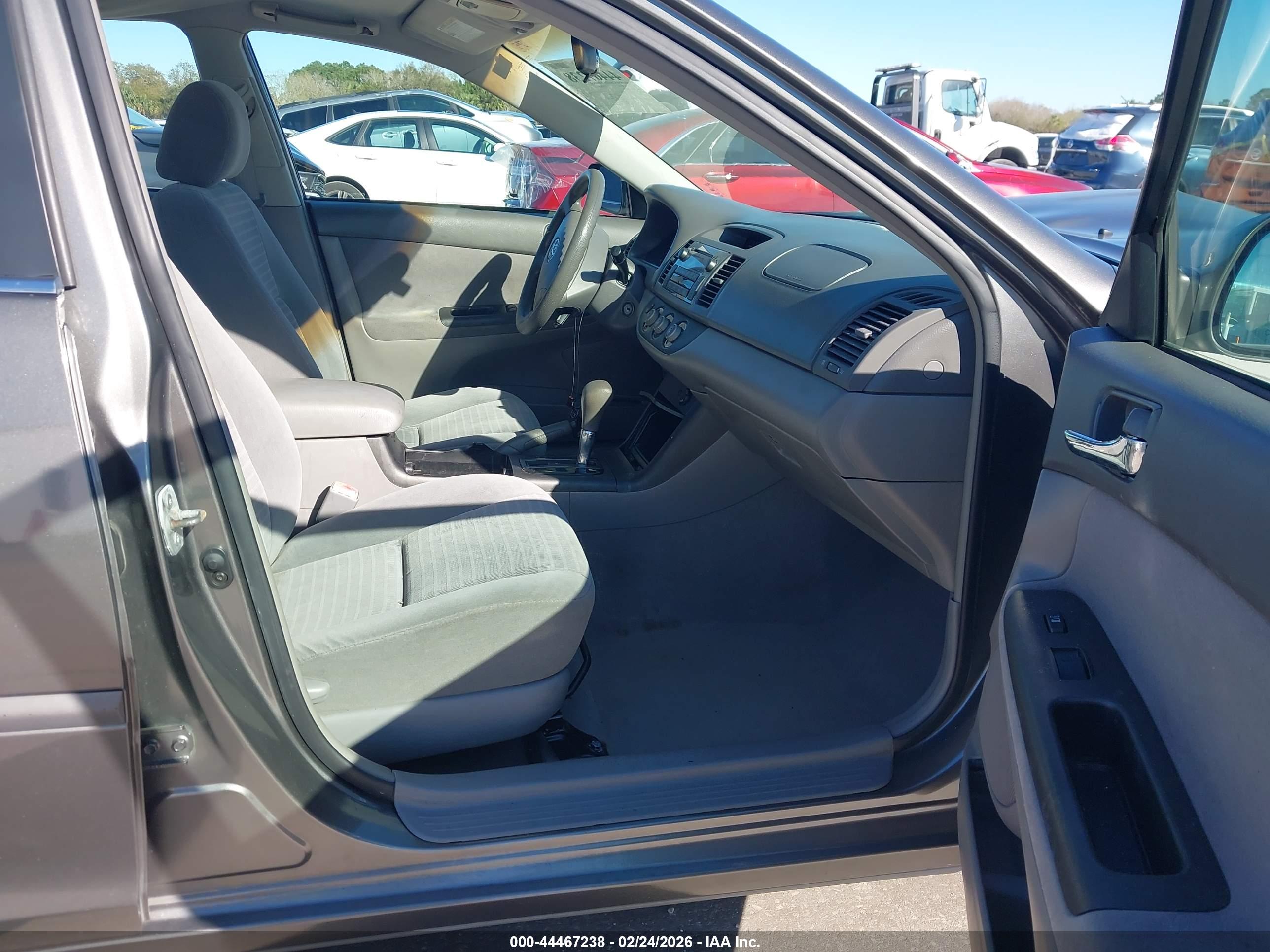 TOYOTA CAMRY image 5