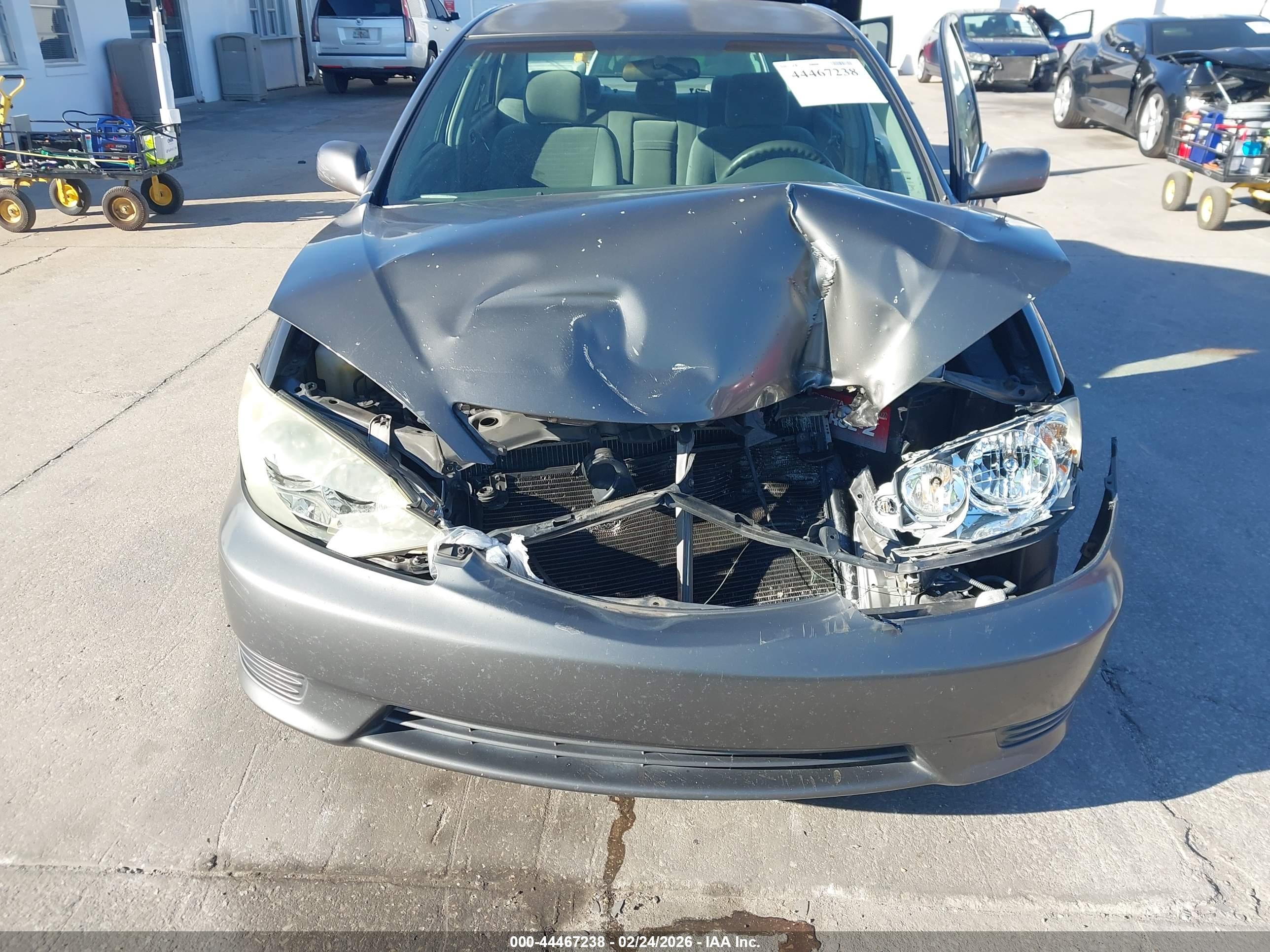 TOYOTA CAMRY image 6