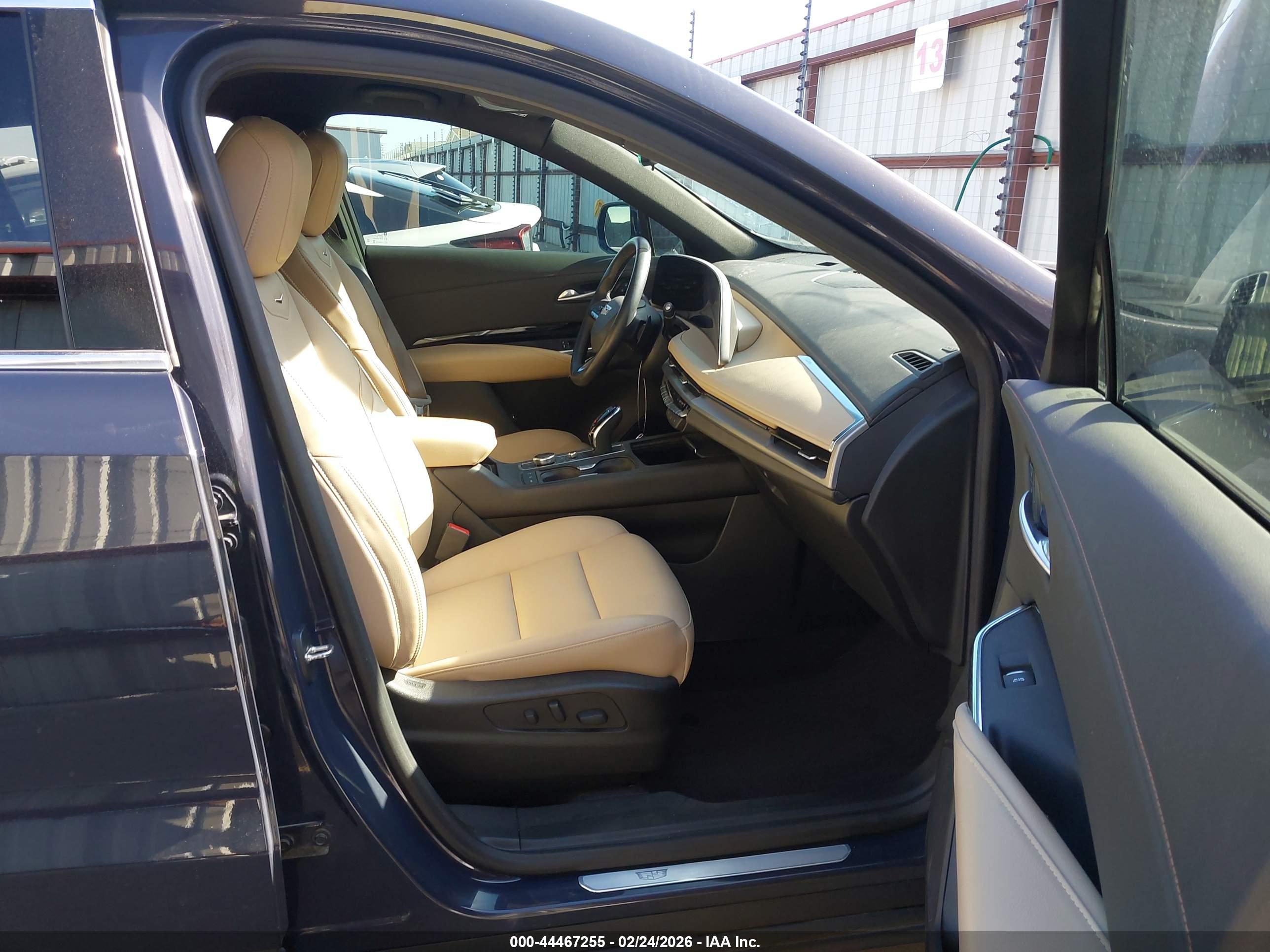 CADILLAC XT4 image 5