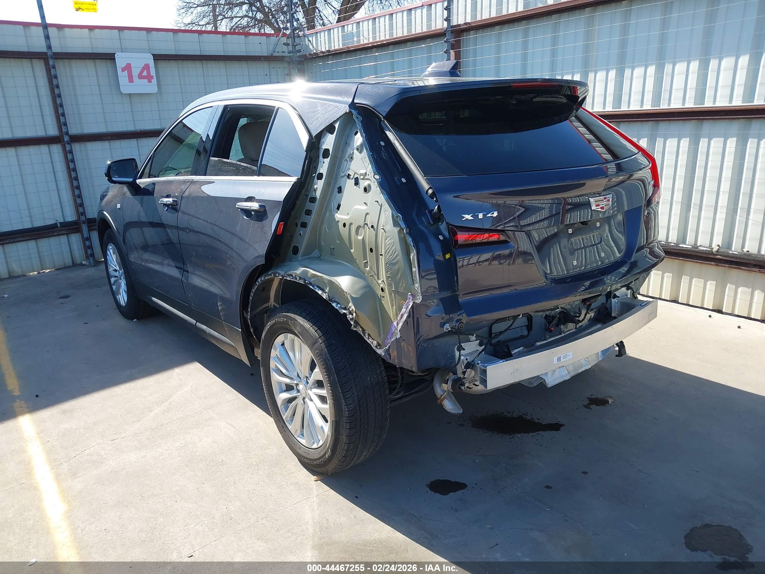 CADILLAC XT4 image 6