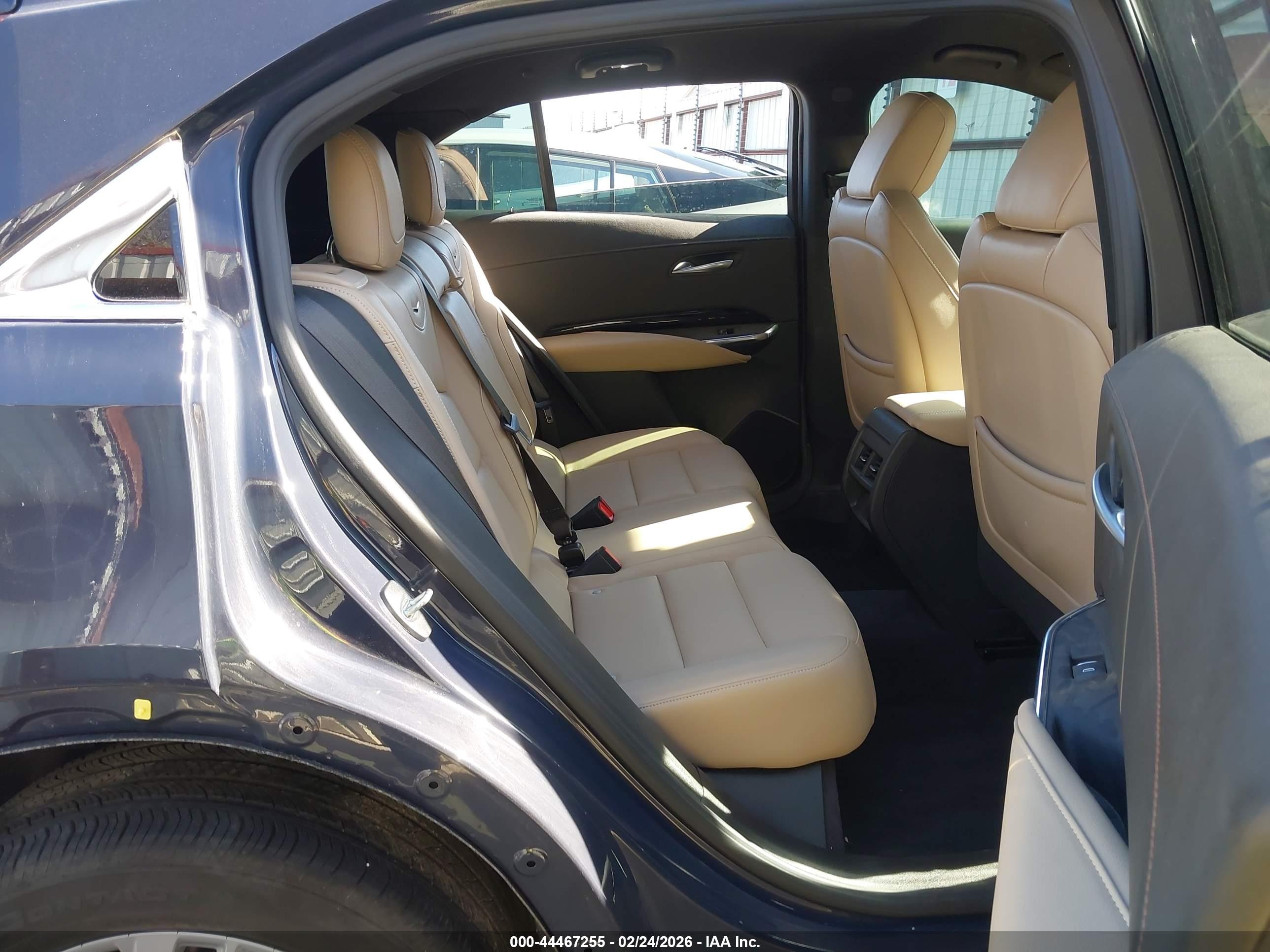 CADILLAC XT4 image 8