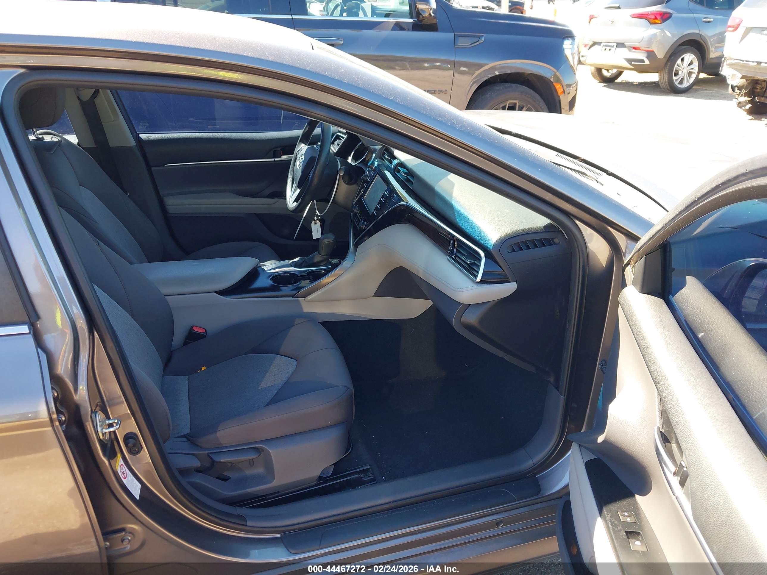 TOYOTA CAMRY image 5