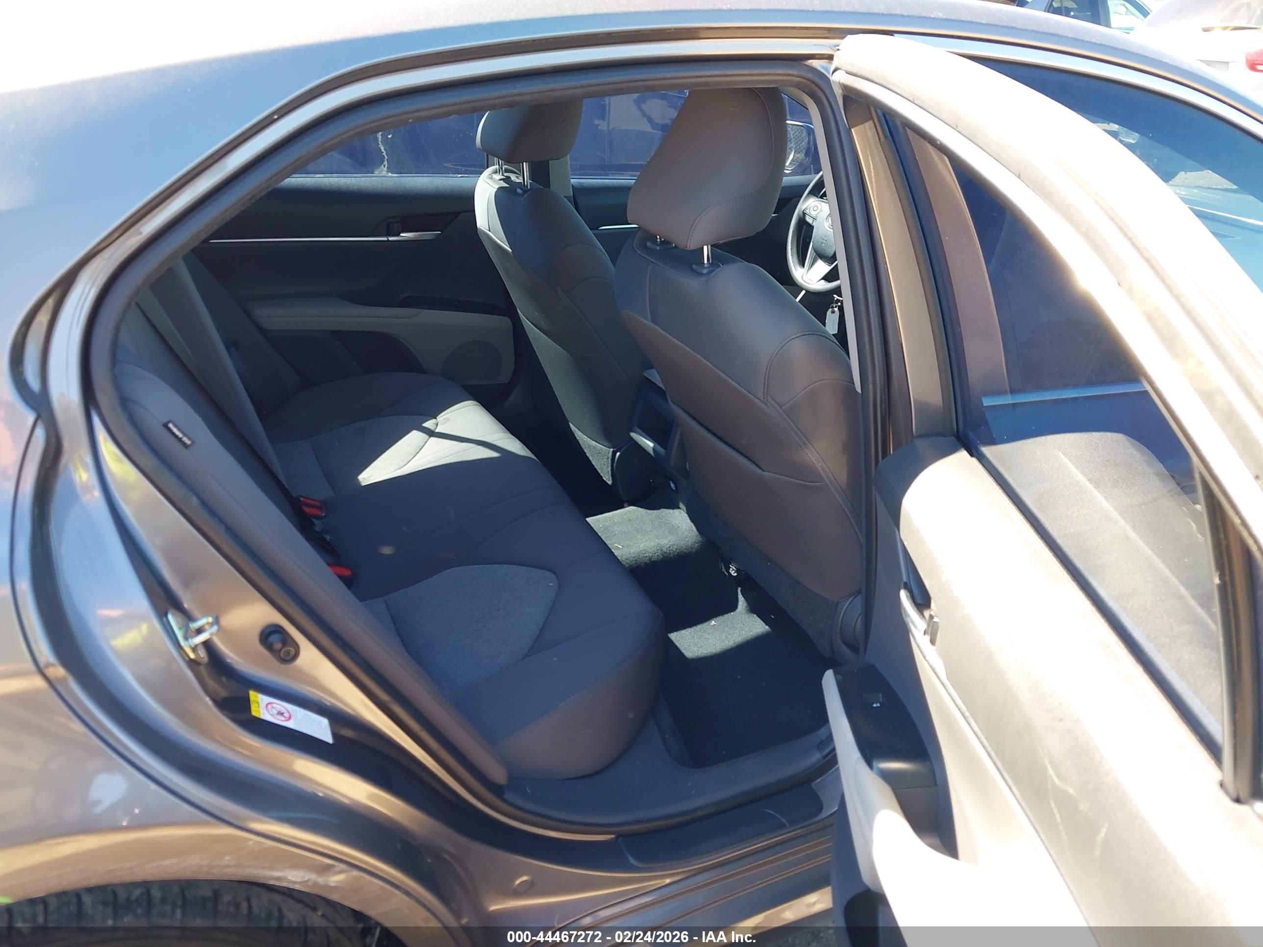 TOYOTA CAMRY image 8