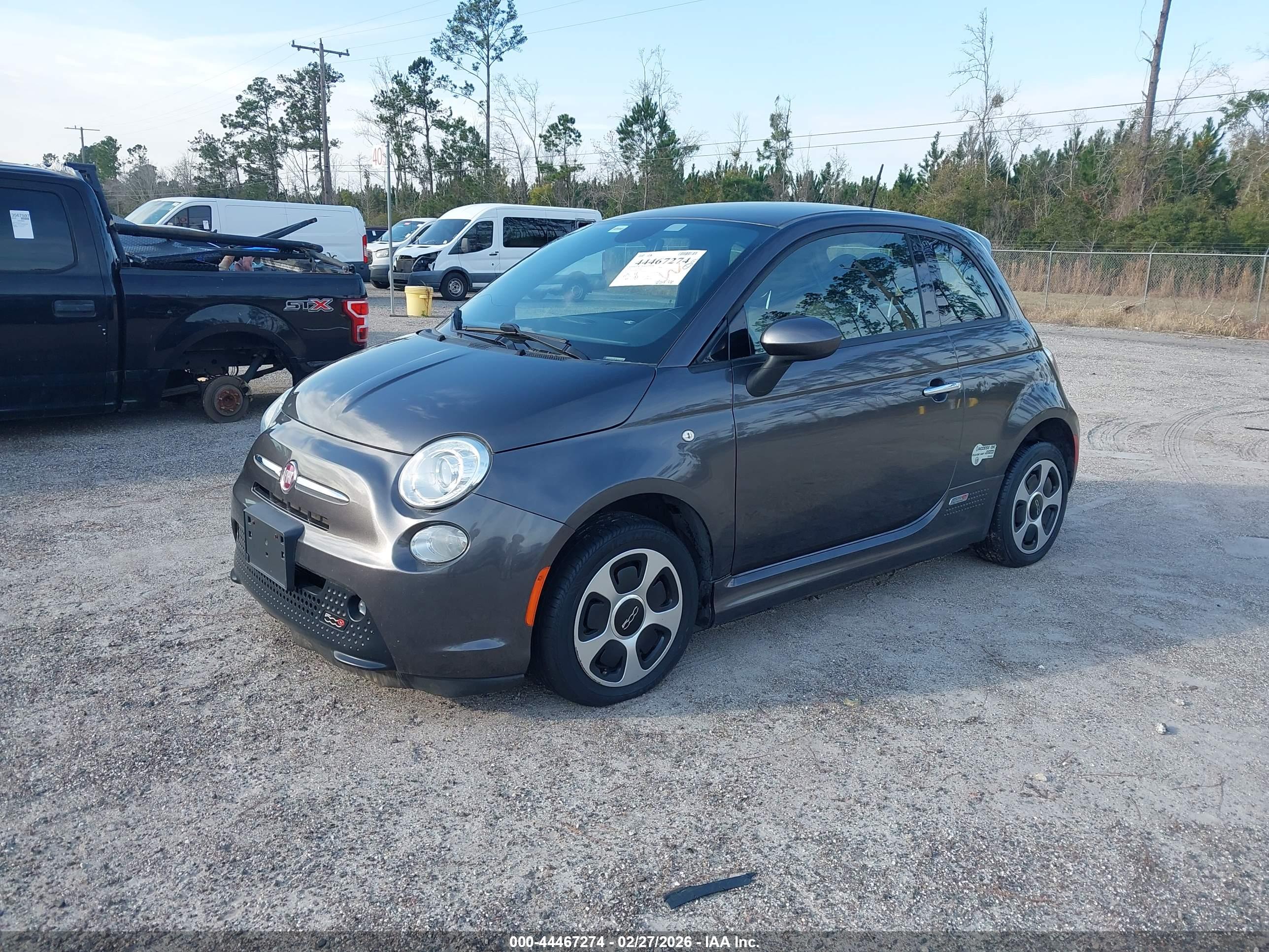 FIAT 500E image 2