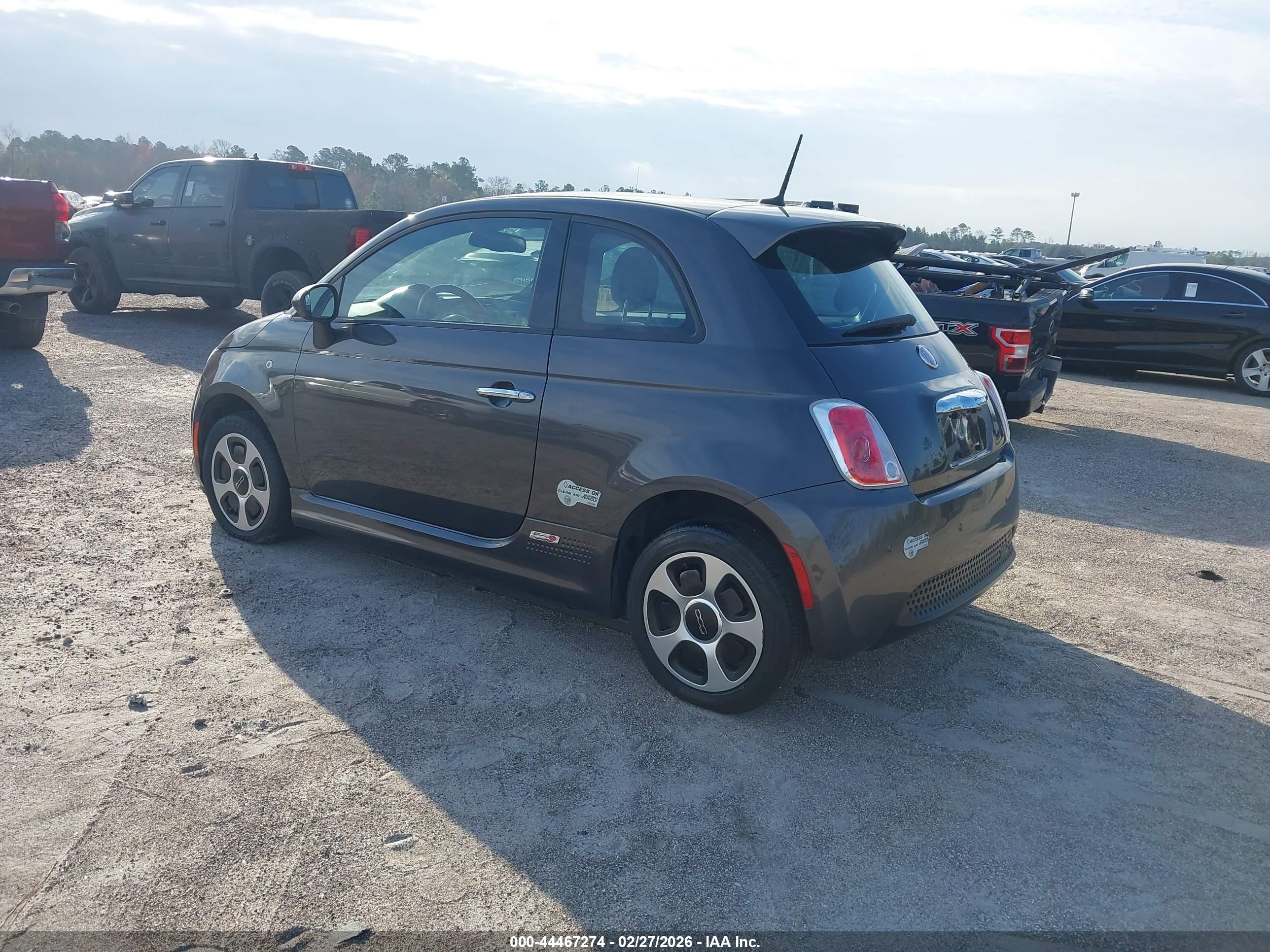 FIAT 500E image 3