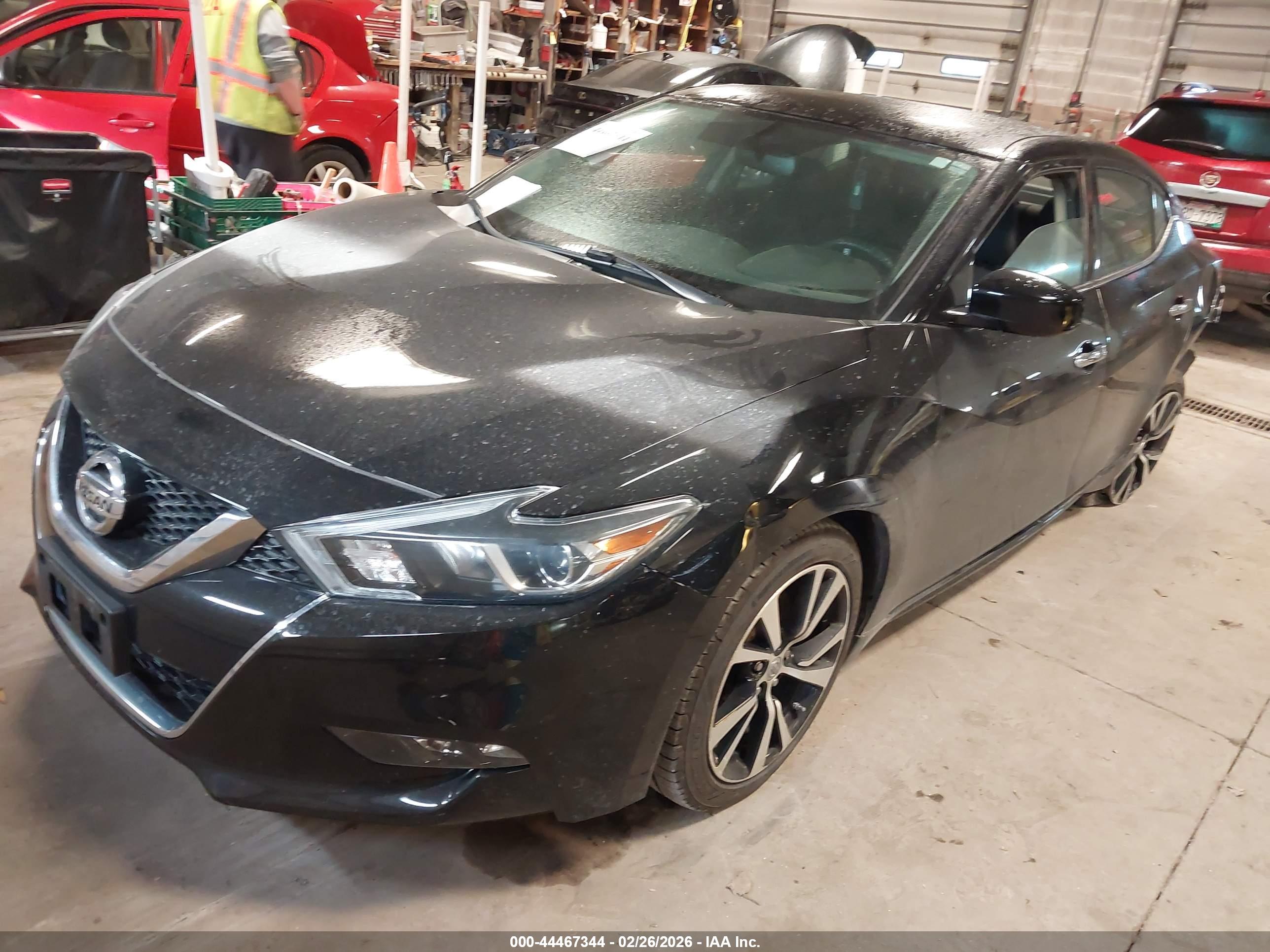 NISSAN MAXIMA image 2