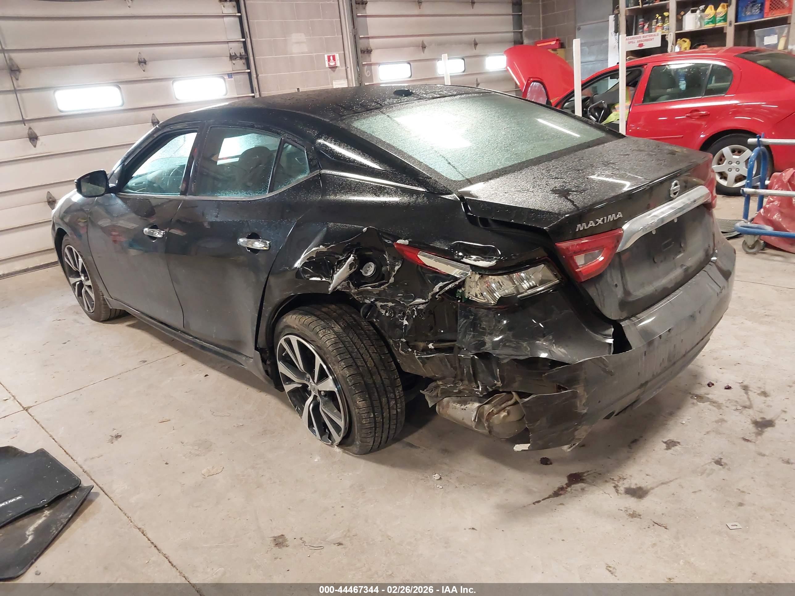 NISSAN MAXIMA image 3