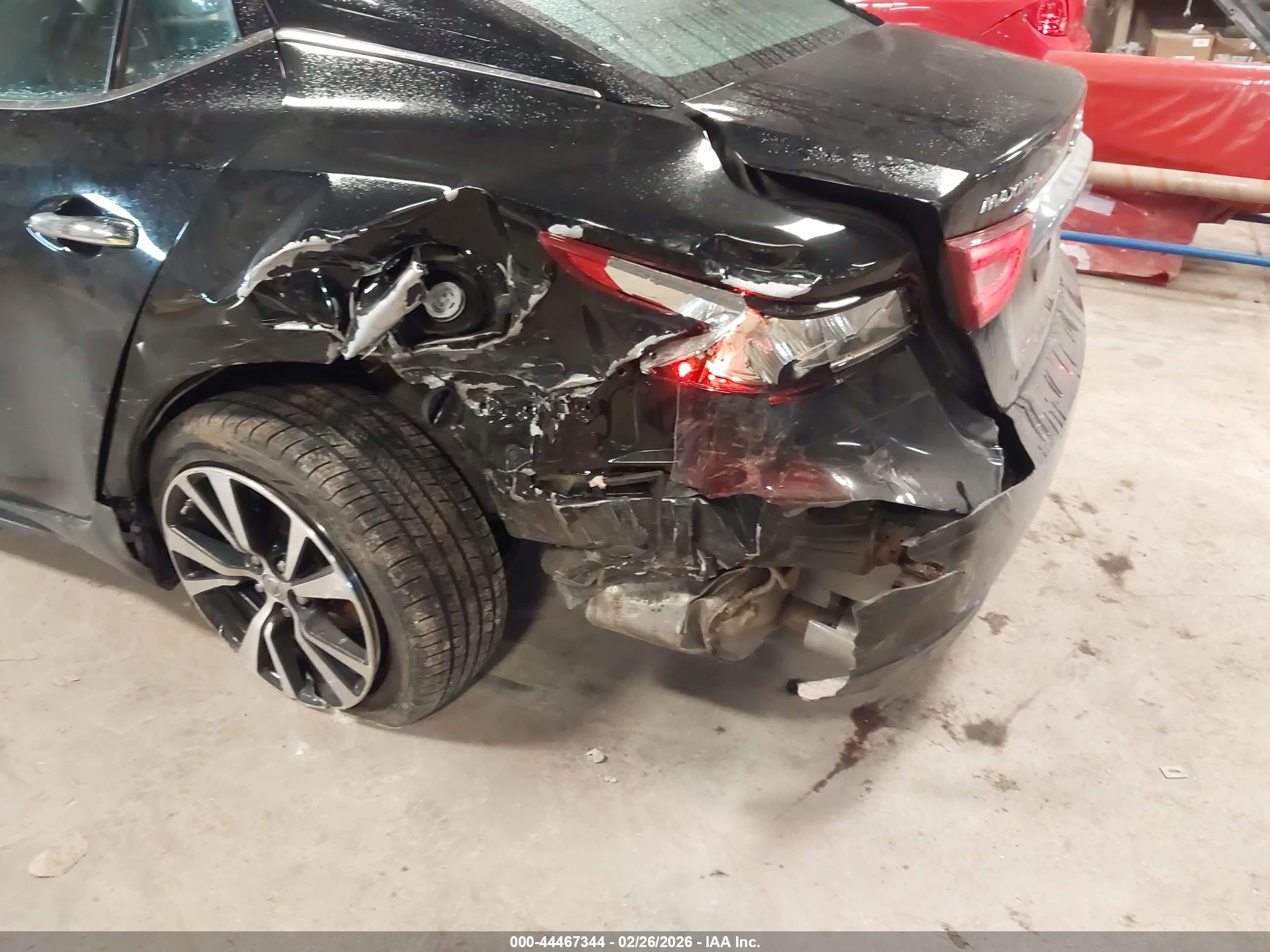 NISSAN MAXIMA image 6