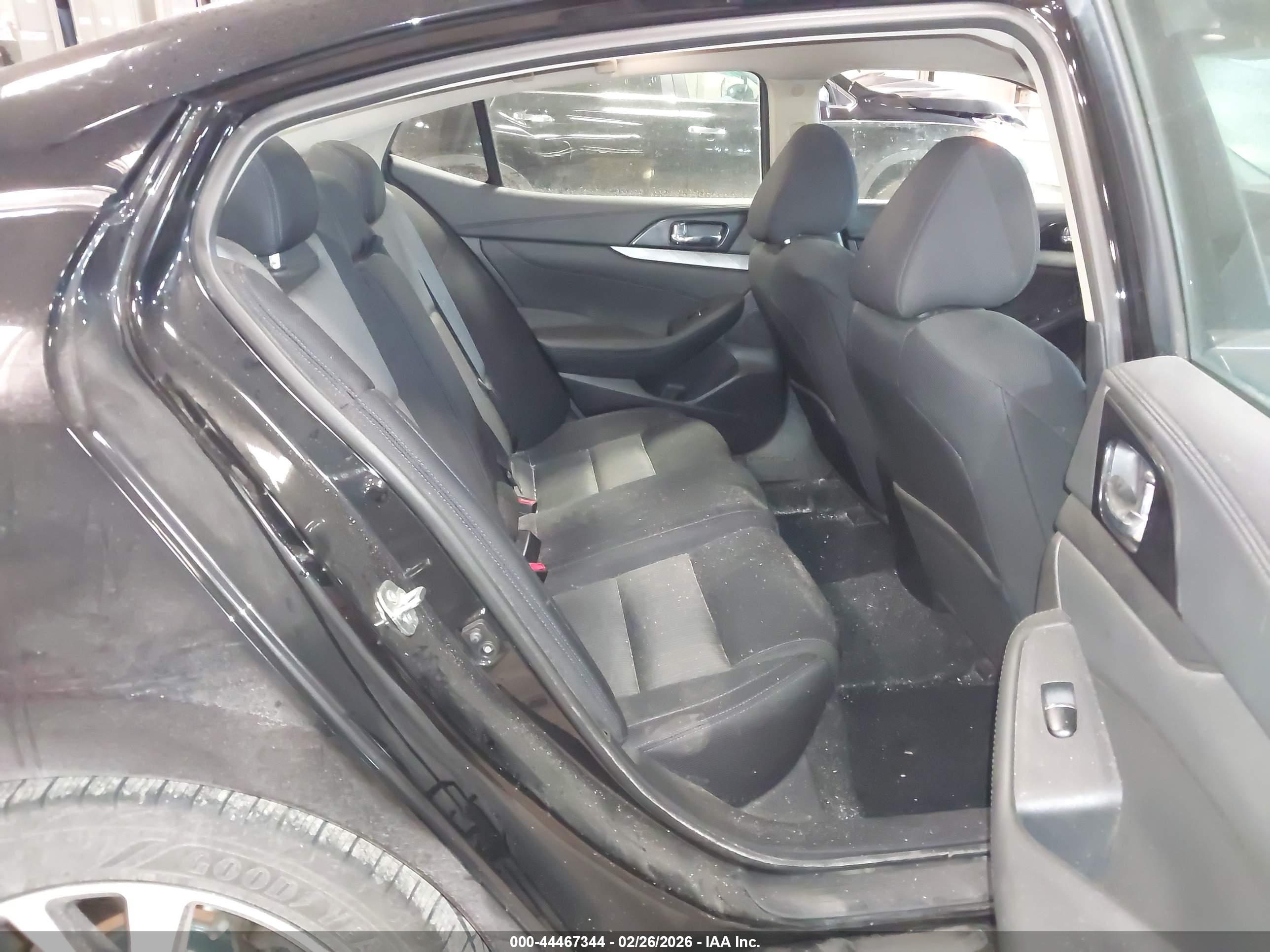 NISSAN MAXIMA image 8